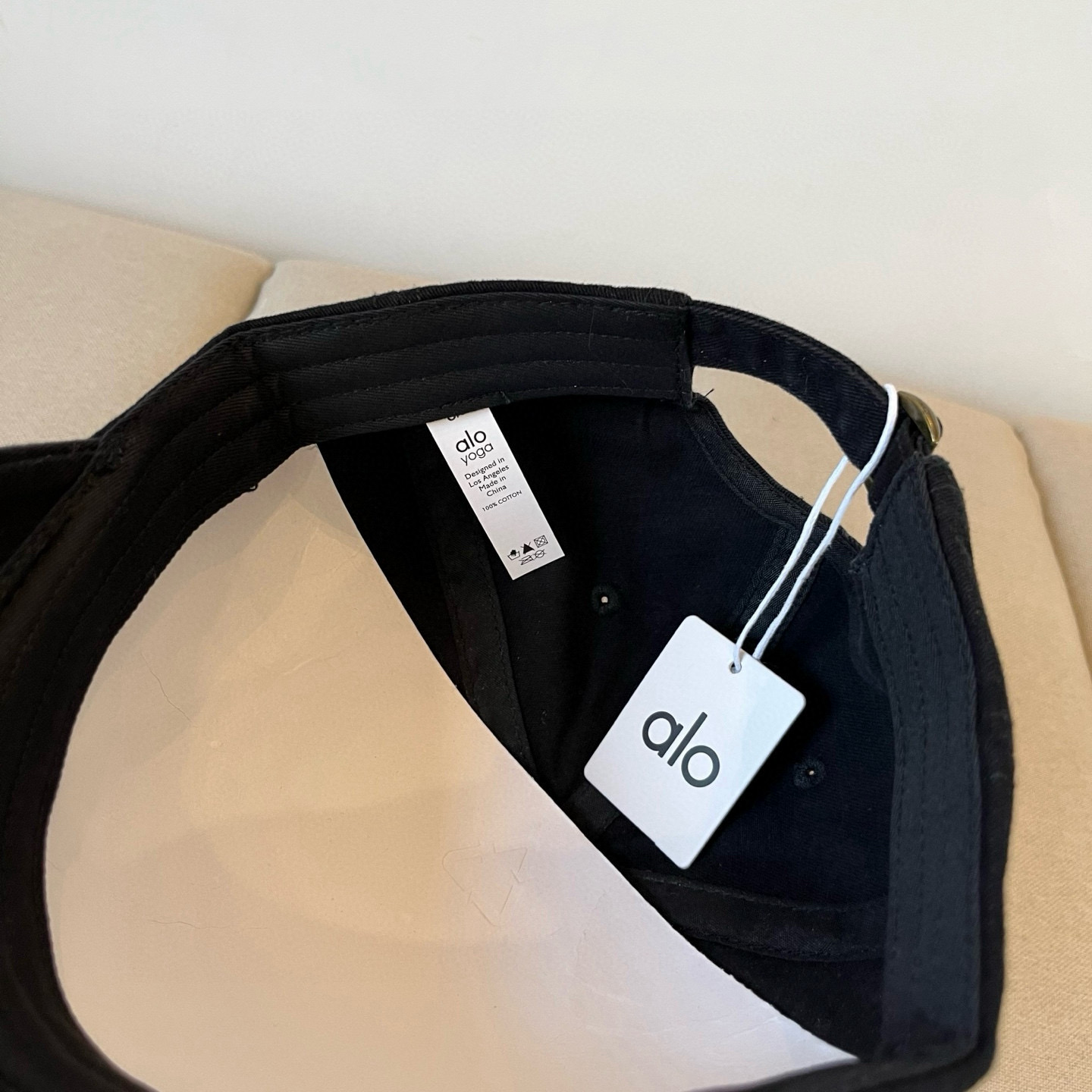  alo 新款定制棒球帽
🧢 设计感满满
日常穿搭 甜酷十足‼️
洋气 高级 不挑人‼️