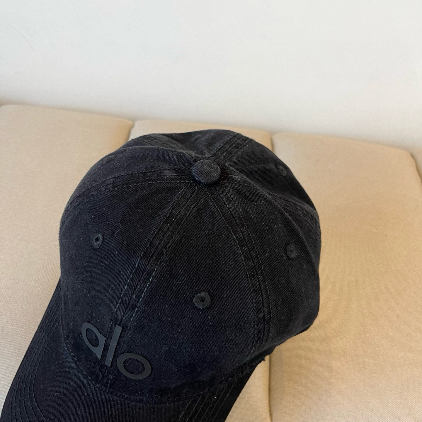  alo 新款定制棒球帽
🧢 设计感满满
日常穿搭 甜酷十足‼️
洋气 高级 不挑人‼️
