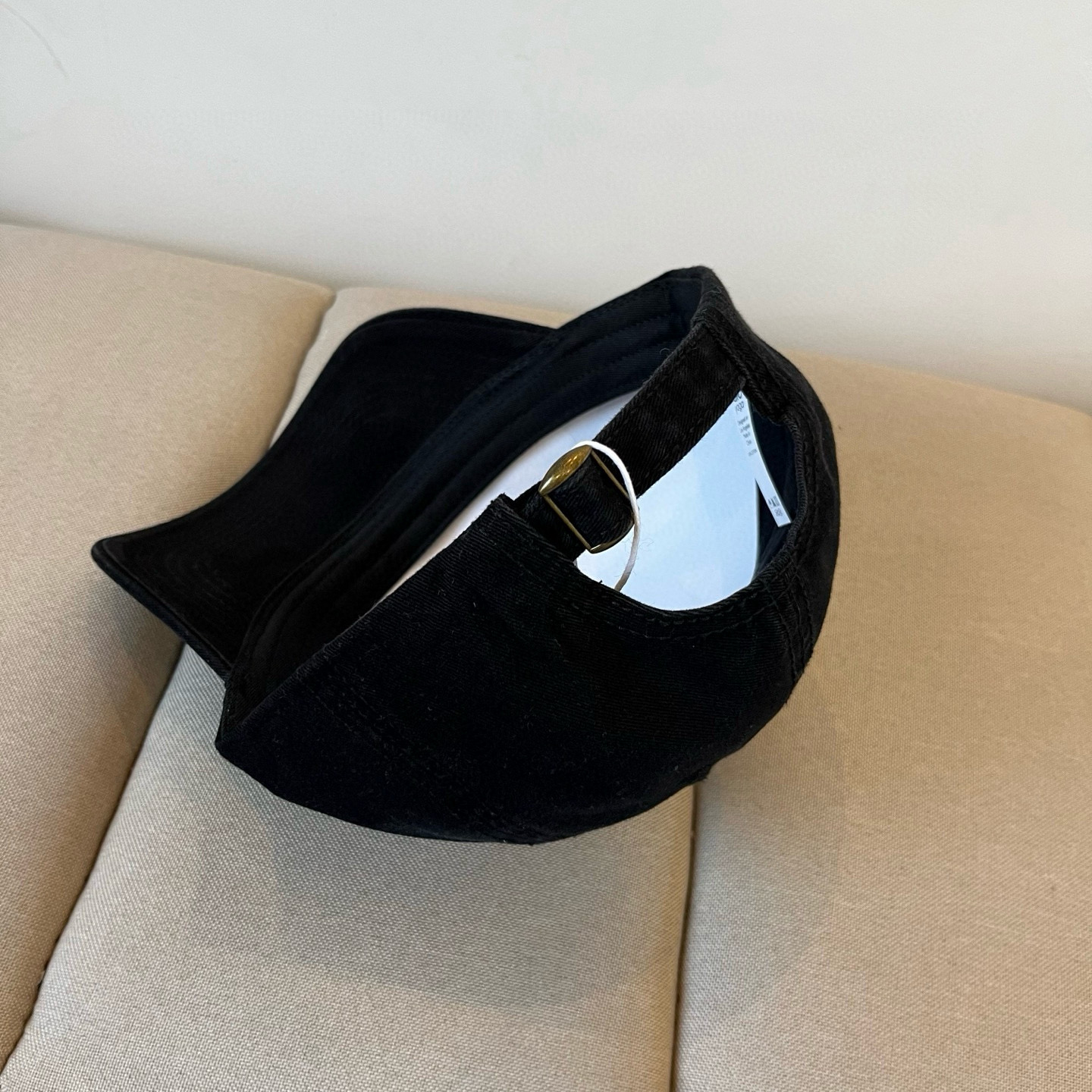  alo 新款定制棒球帽
🧢 设计感满满
日常穿搭 甜酷十足‼️
洋气 高级 不挑人‼️