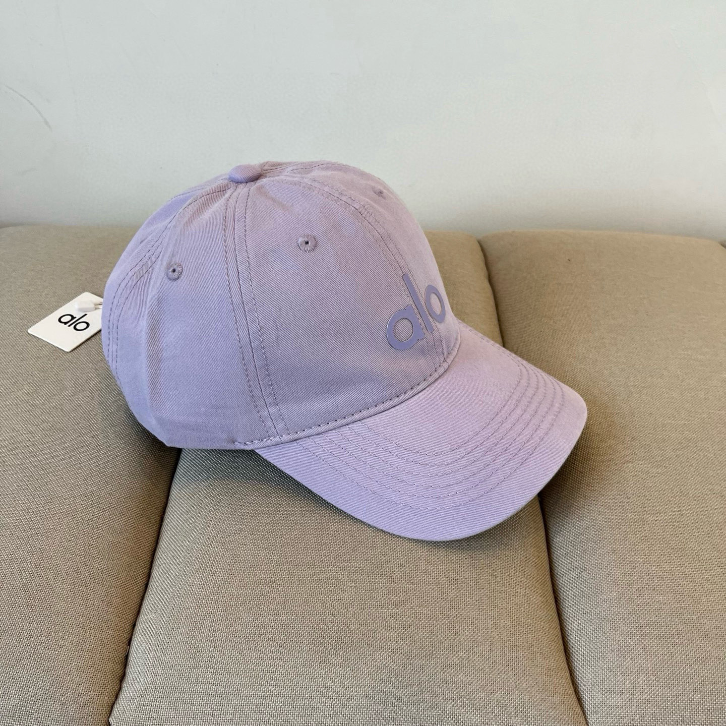  alo 新款定制棒球帽
🧢 设计感满满
日常穿搭 甜酷十足‼️
洋气 高级 不挑人‼️