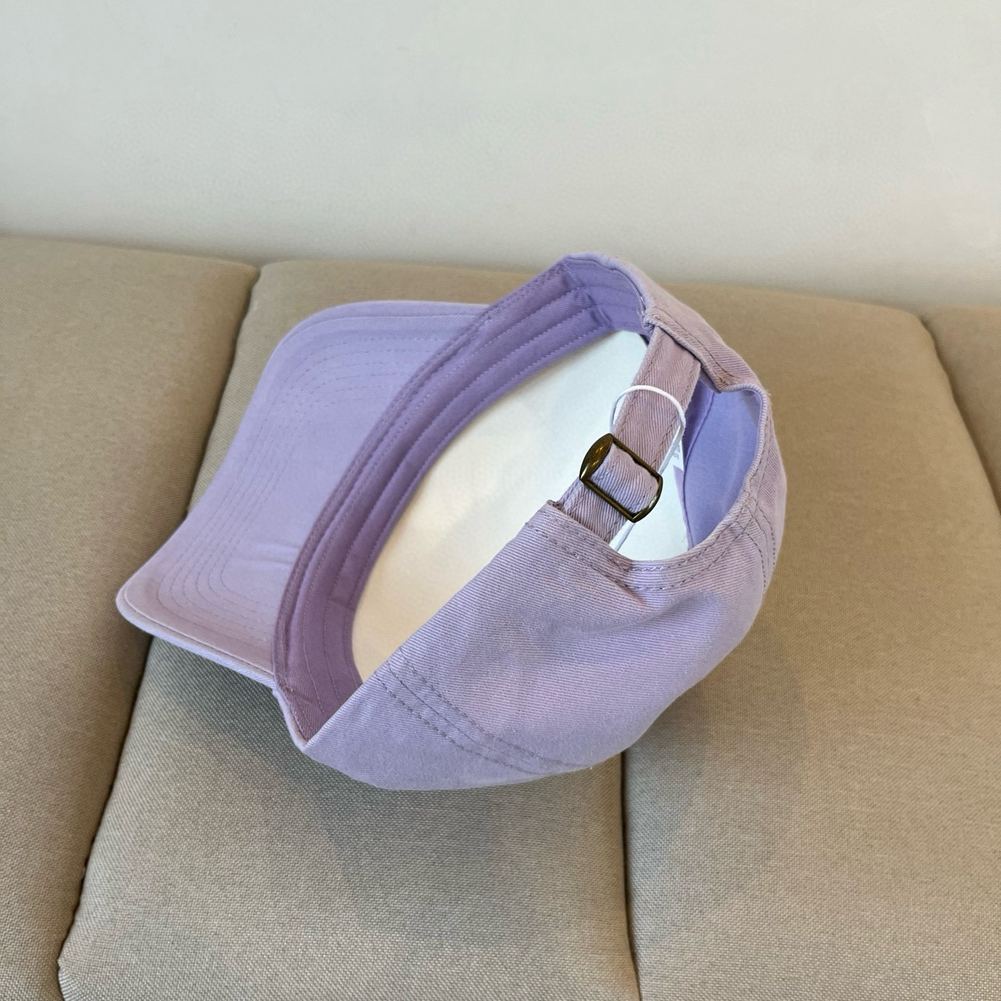  alo 新款定制棒球帽
🧢 设计感满满
日常穿搭 甜酷十足‼️
洋气 高级 不挑人‼️