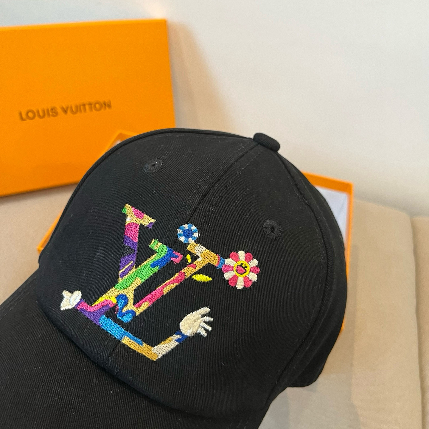 🧢路易威登棒球帽 LouisVuitton😍新款LV棒球帽，重工打造♥️高端大气，百搭款🤗男女通用！跑量