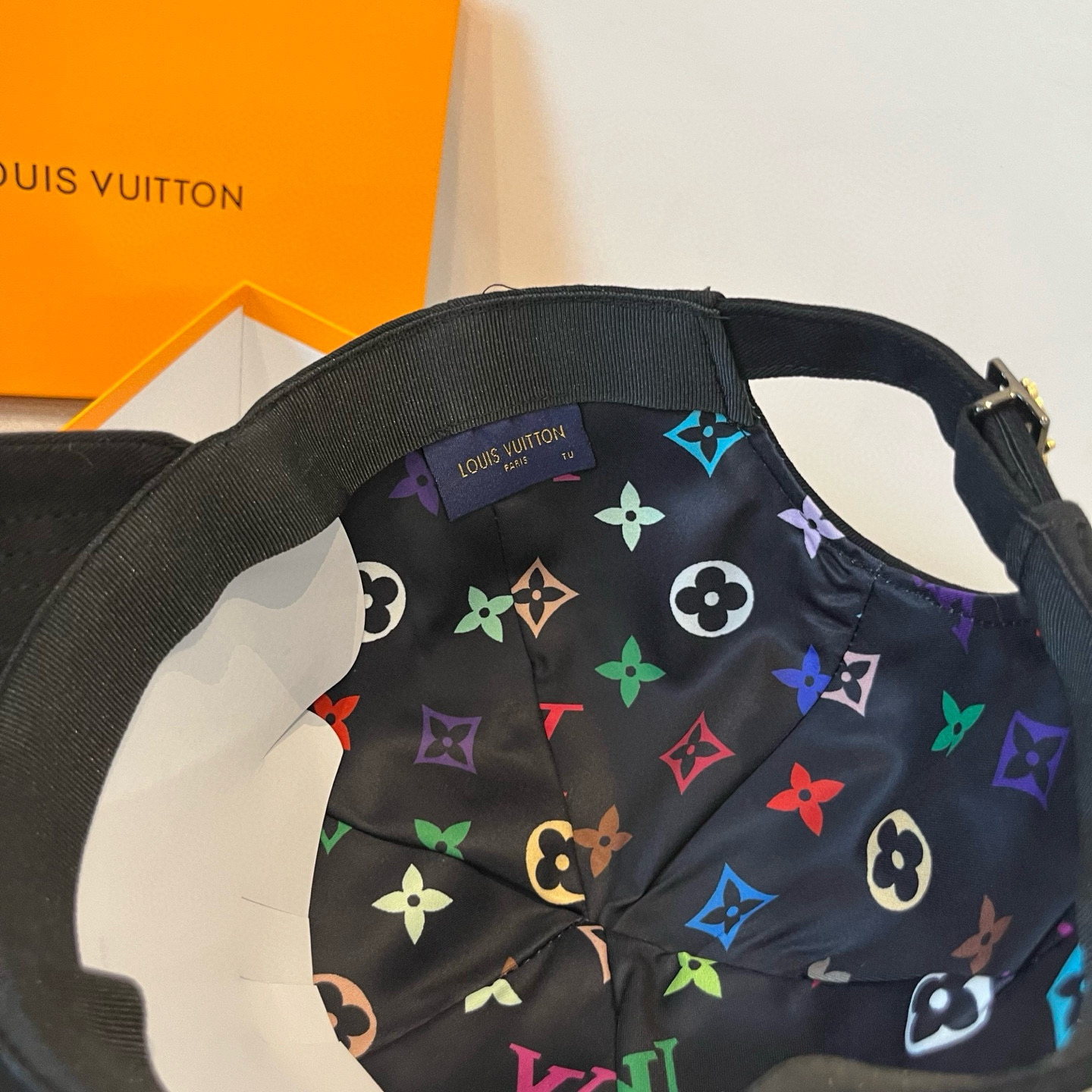 🧢路易威登棒球帽 LouisVuitton😍新款LV棒球帽，重工打造♥️高端大气，百搭款🤗男女通用！跑量