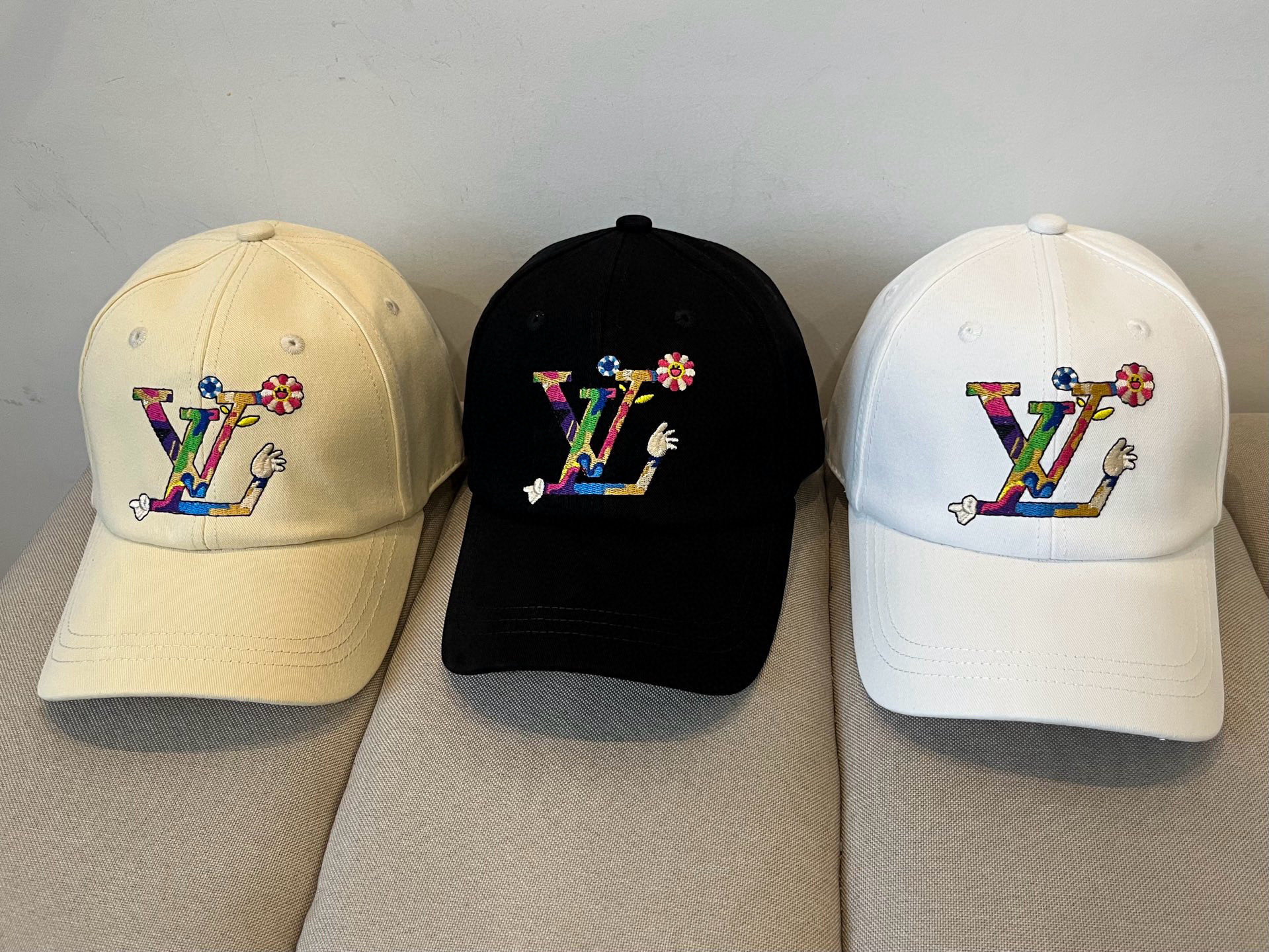 🧢路易威登棒球帽 LouisVuitton😍新款LV棒球帽，重工打造♥️高端大气，百搭款🤗男女通用！跑量