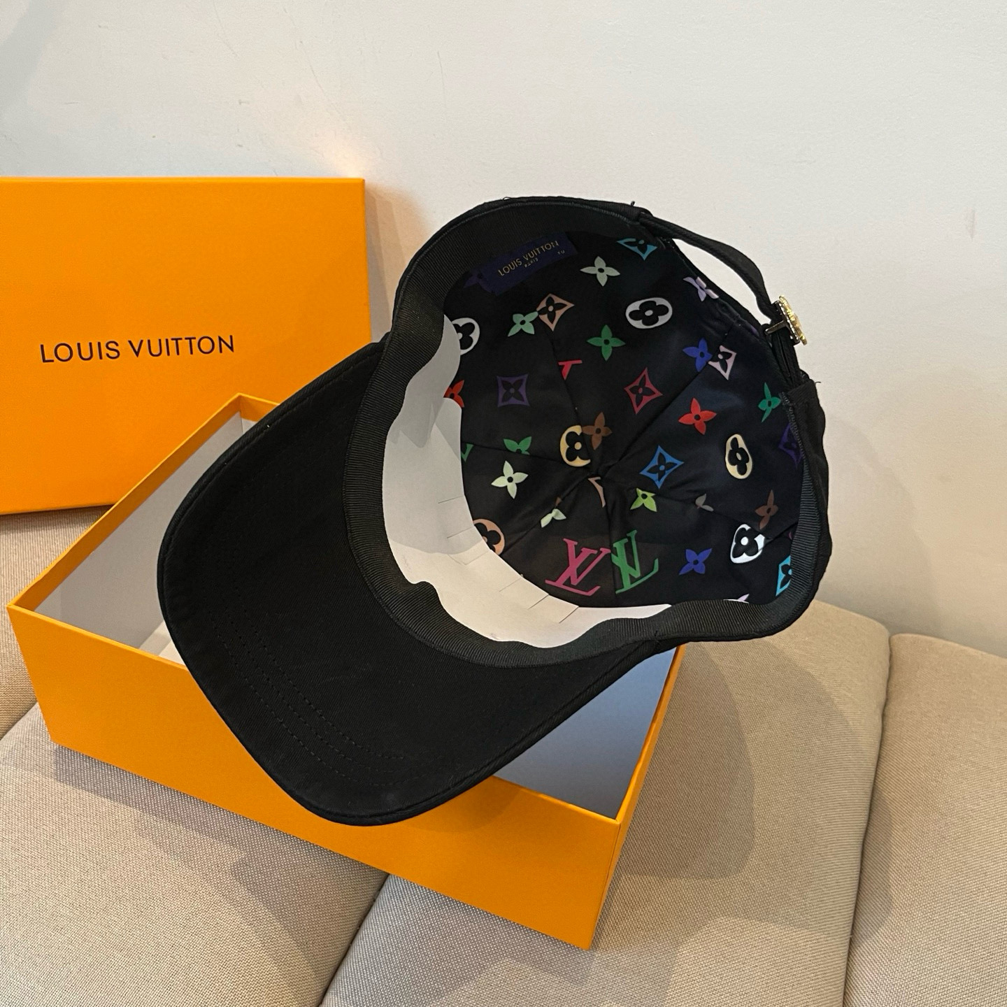 🧢路易威登棒球帽 LouisVuitton😍新款LV棒球帽，重工打造♥️高端大气，百搭款🤗男女通用！跑量
