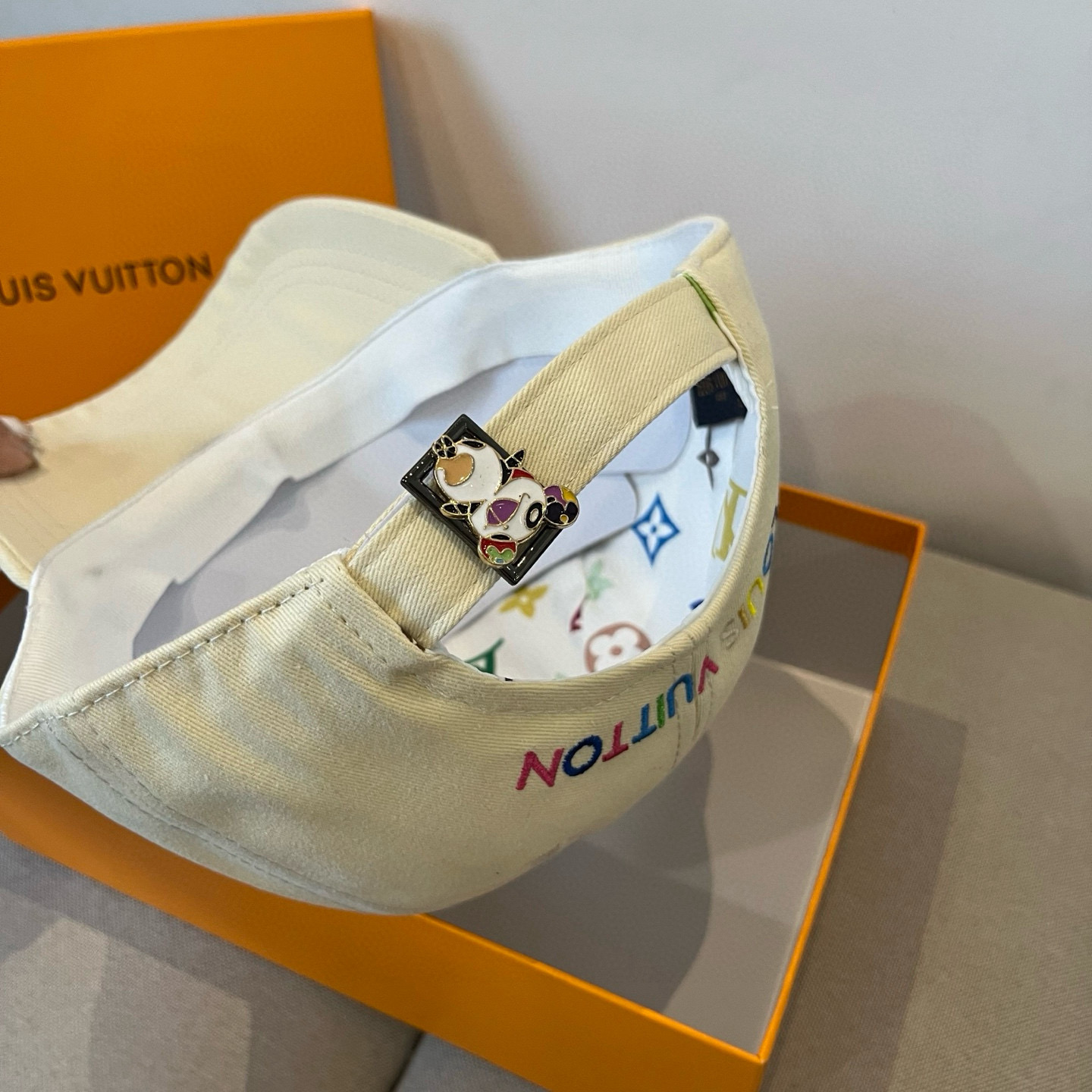 🧢路易威登棒球帽 LouisVuitton😍新款LV棒球帽，重工打造♥️高端大气，百搭款🤗男女通用！跑量