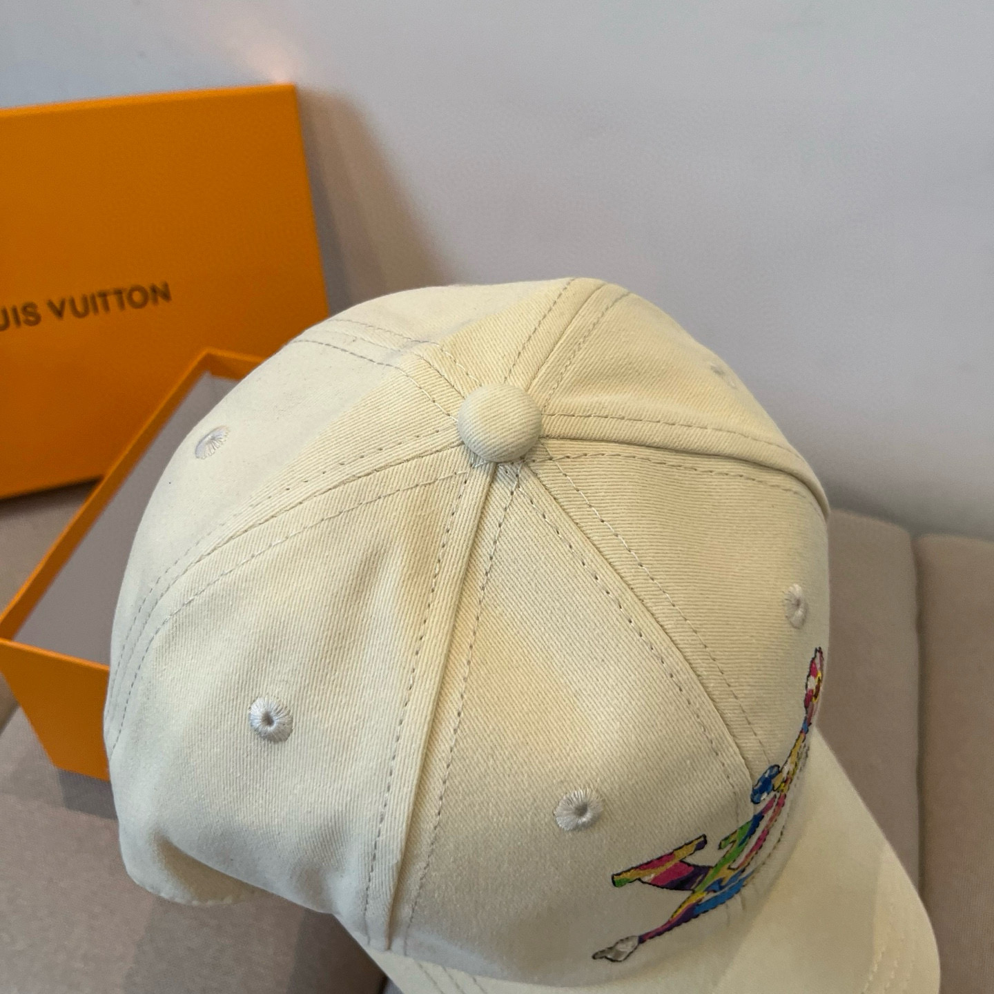 🧢路易威登棒球帽 LouisVuitton😍新款LV棒球帽，重工打造♥️高端大气，百搭款🤗男女通用！跑量