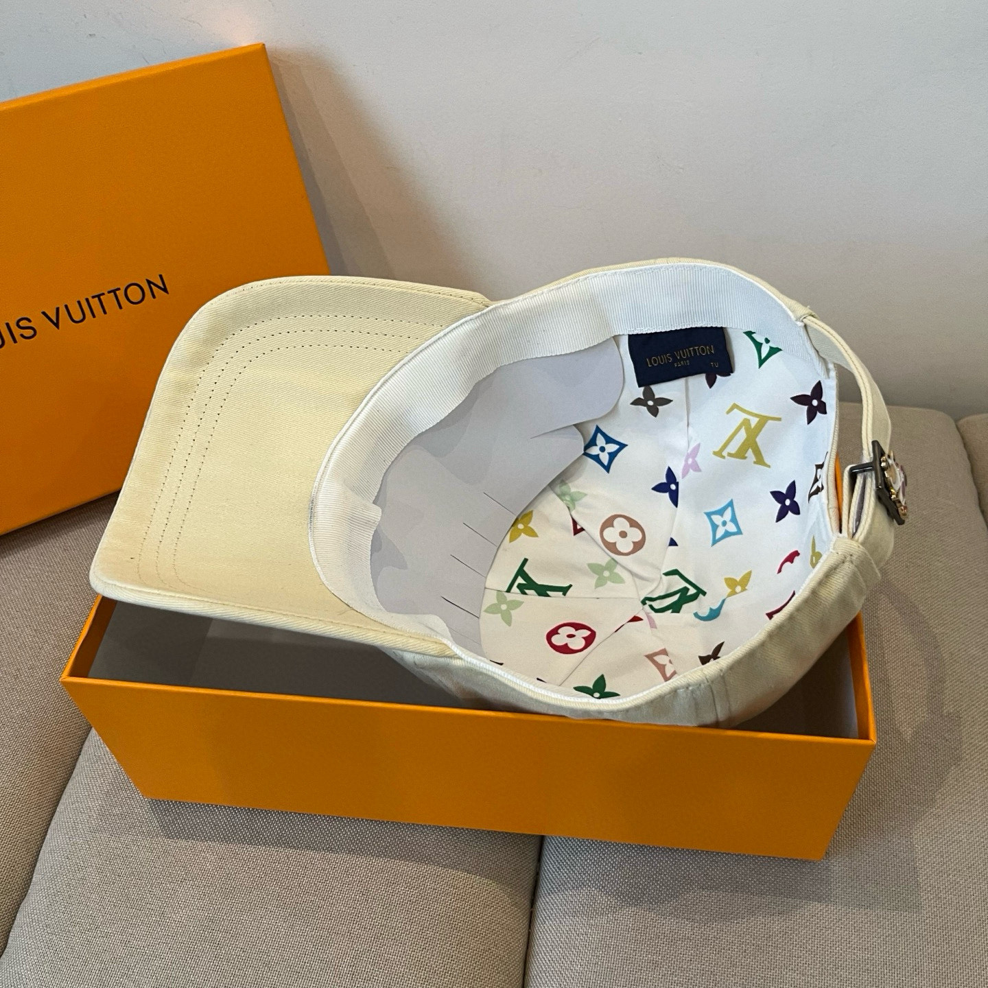 🧢路易威登棒球帽 LouisVuitton😍新款LV棒球帽，重工打造♥️高端大气，百搭款🤗男女通用！跑量
