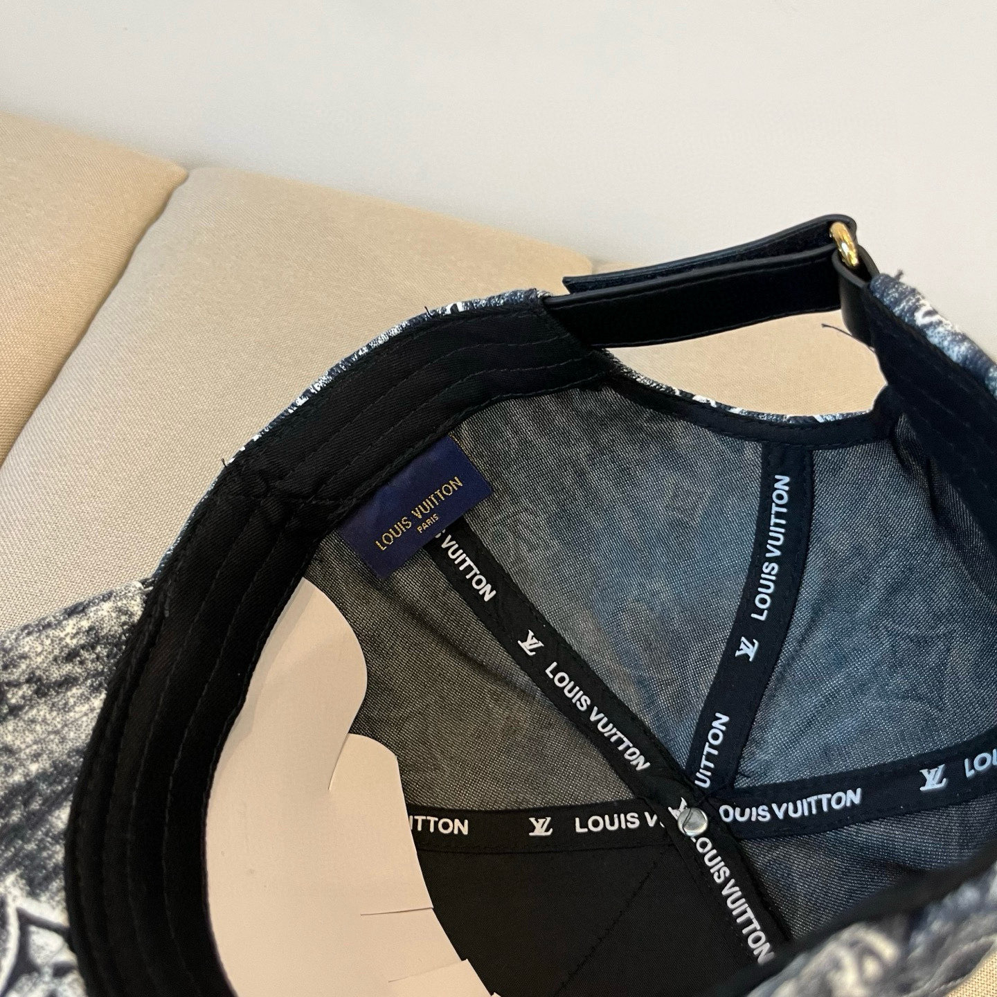 🧢路易威登棒球帽 LouisVuitton😍新款LV棒球帽，重工打造♥️高端大气，百搭款🤗男女通用！跑量