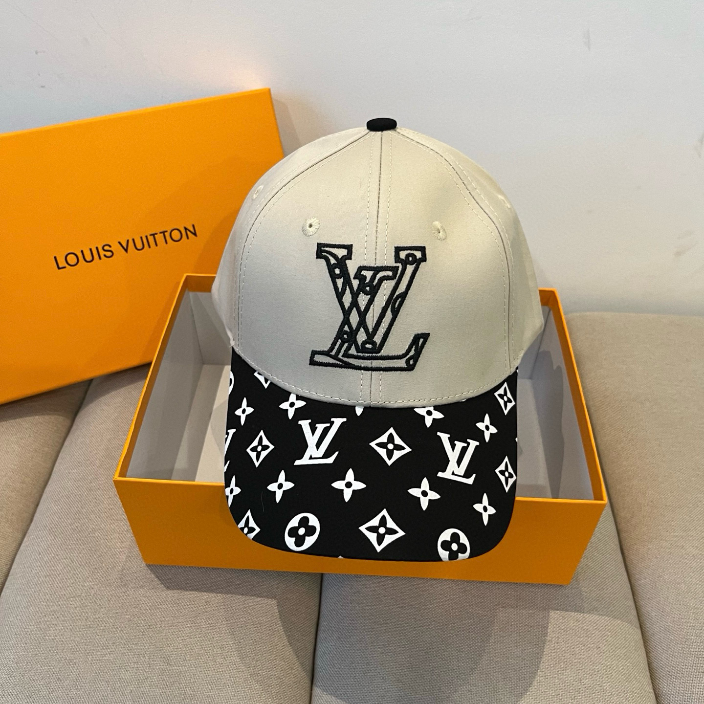 🧢路易威登棒球帽 LouisVuitton😍新款LV棒球帽，重工打造♥️高端大气，百搭款🤗男女通用！跑量