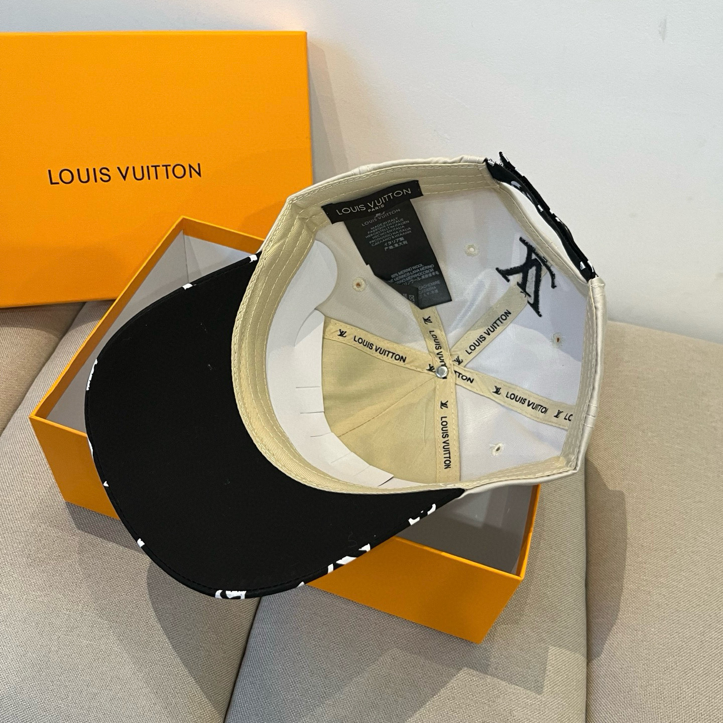 🧢路易威登棒球帽 LouisVuitton😍新款LV棒球帽，重工打造♥️高端大气，百搭款🤗男女通用！跑量