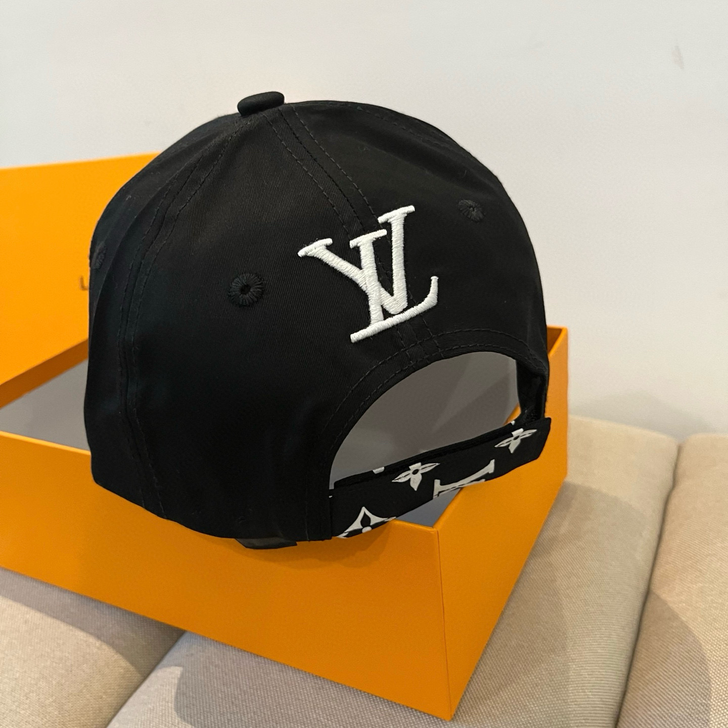 🧢路易威登棒球帽 LouisVuitton😍新款LV棒球帽，重工打造♥️高端大气，百搭款🤗男女通用！跑量