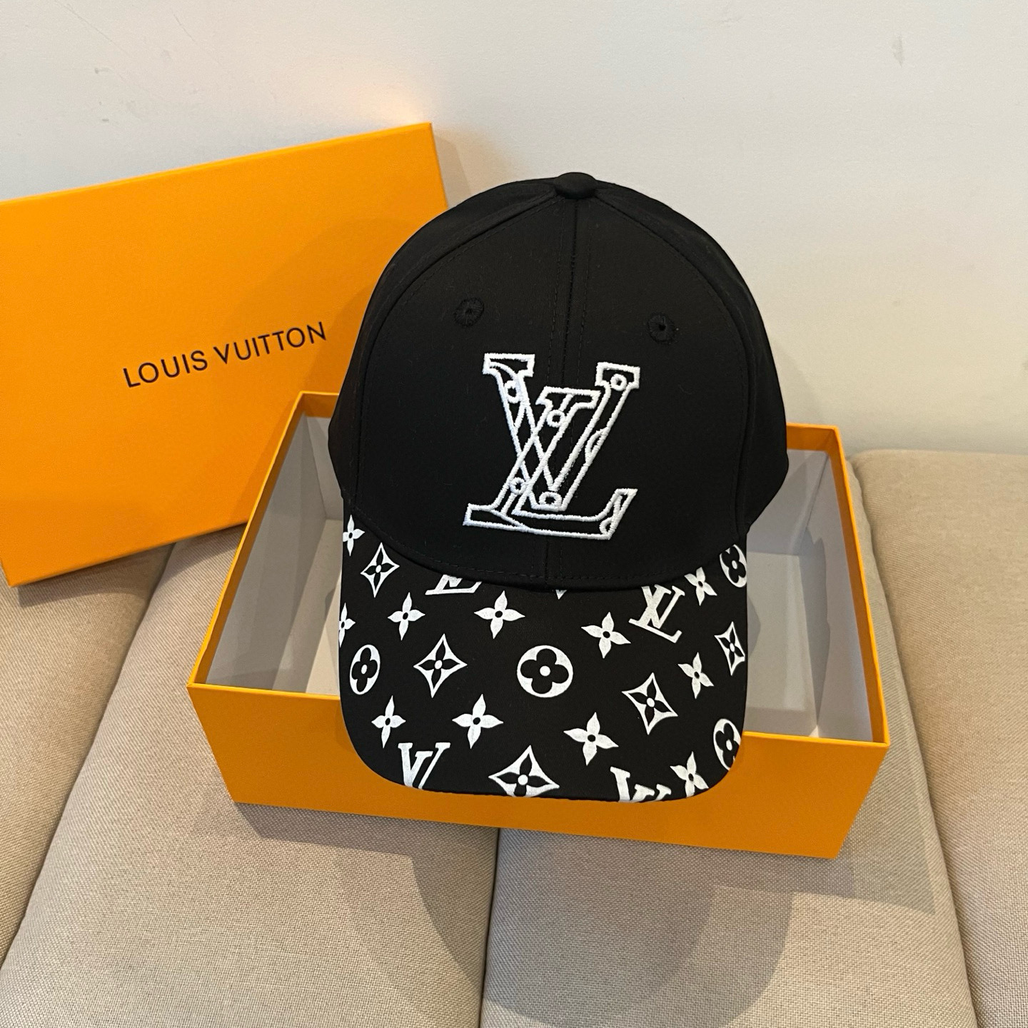 🧢路易威登棒球帽 LouisVuitton😍新款LV棒球帽，重工打造♥️高端大气，百搭款🤗男女通用！跑量