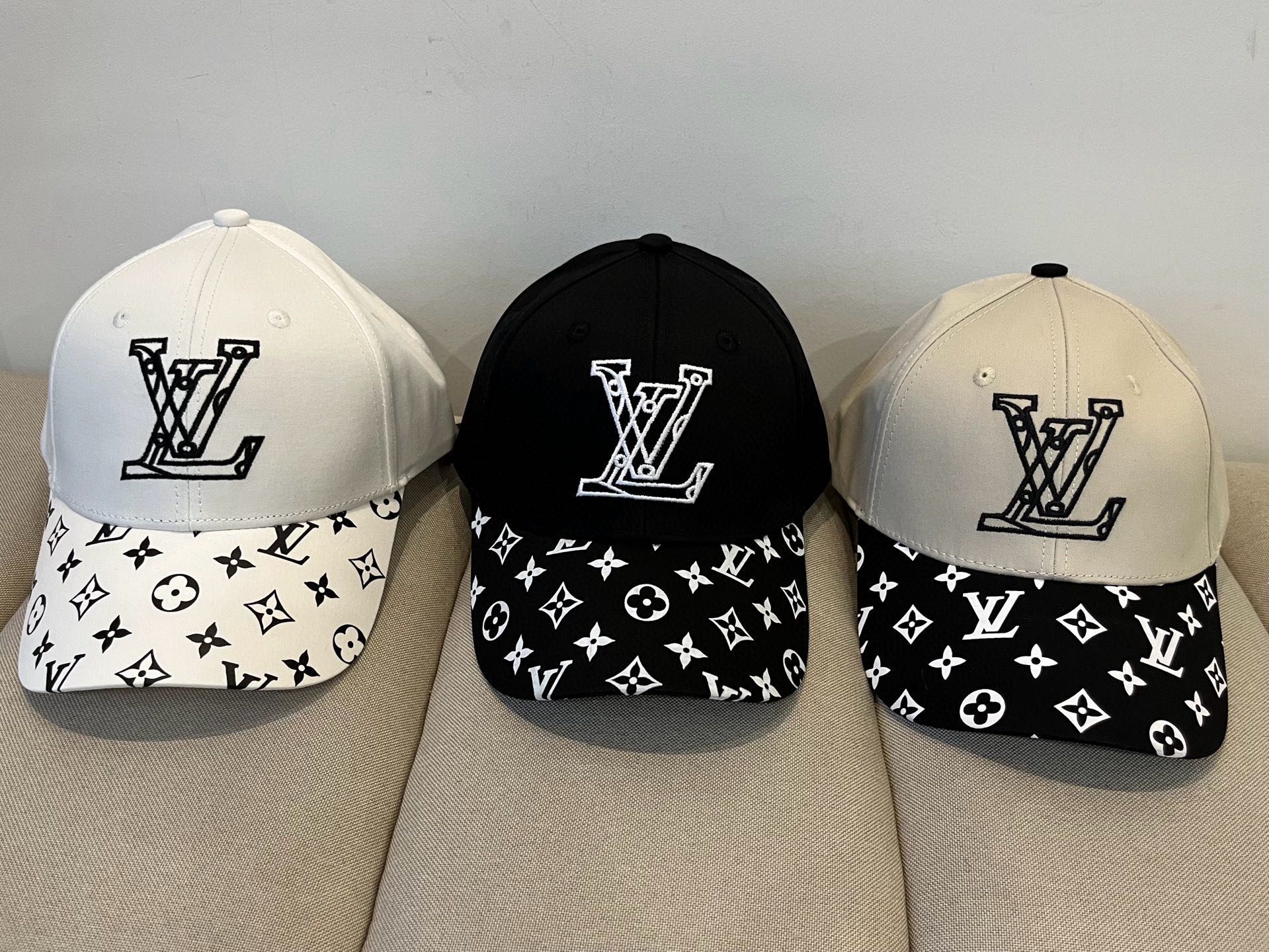🧢路易威登棒球帽 LouisVuitton😍新款LV棒球帽，重工打造♥️高端大气，百搭款🤗男女通用！跑量