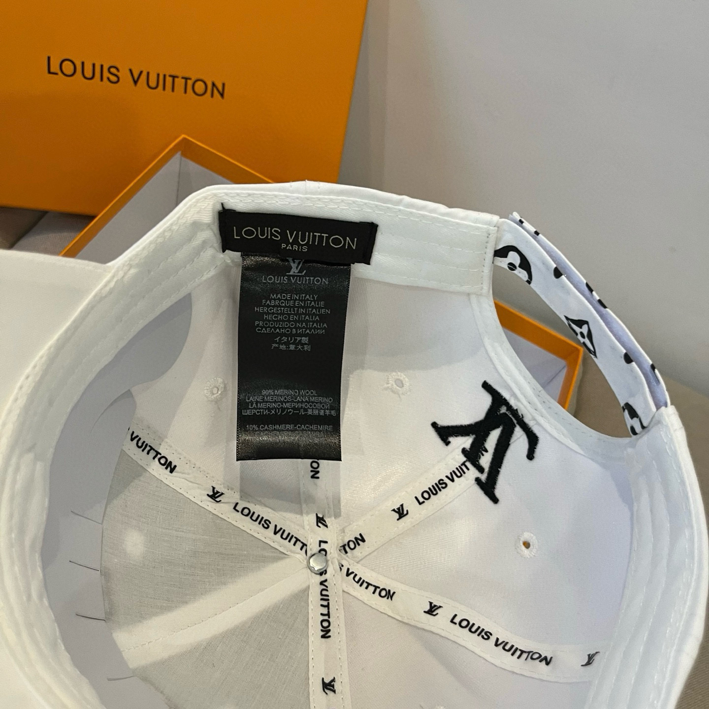 🧢路易威登棒球帽 LouisVuitton😍新款LV棒球帽，重工打造♥️高端大气，百搭款🤗男女通用！跑量