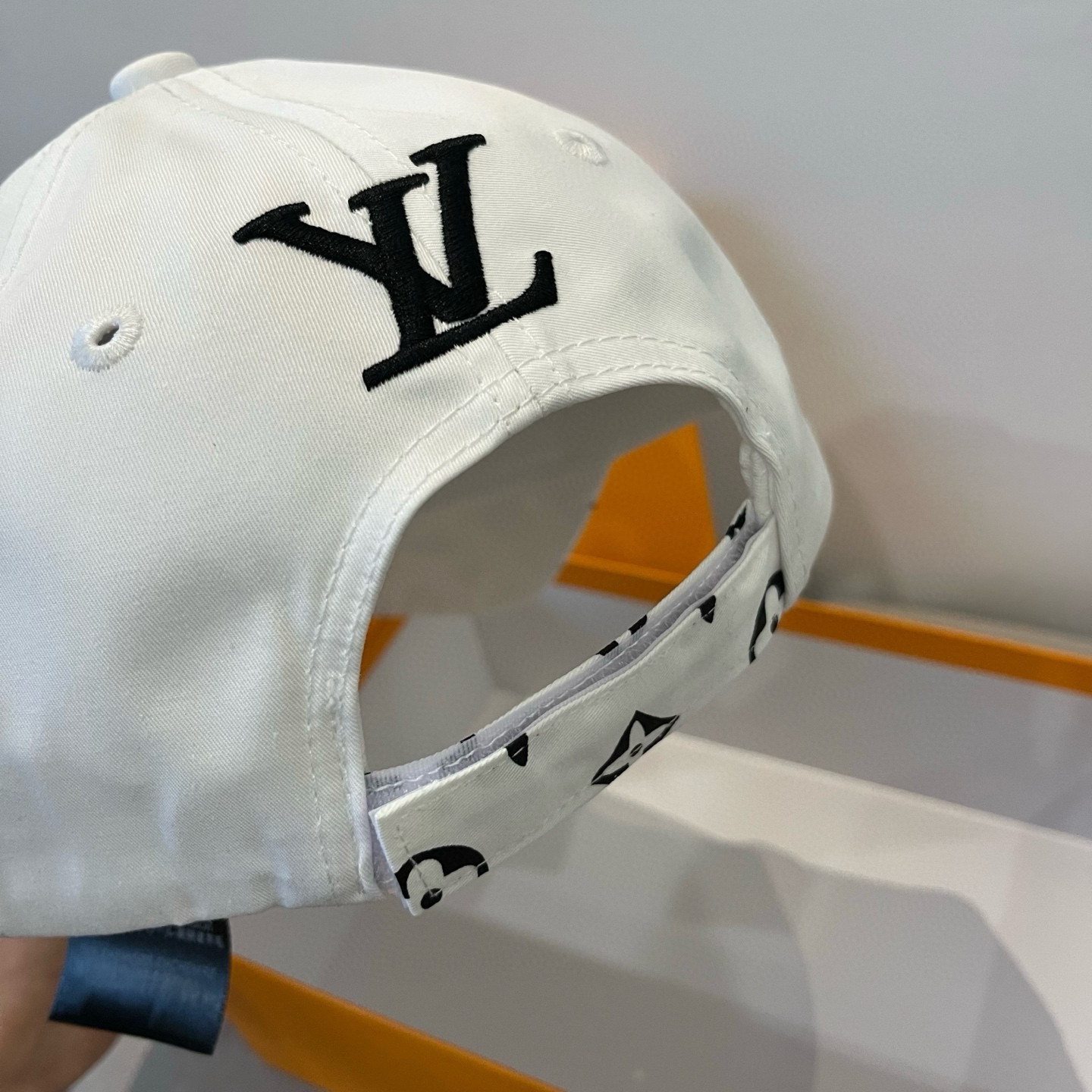 🧢路易威登棒球帽 LouisVuitton😍新款LV棒球帽，重工打造♥️高端大气，百搭款🤗男女通用！跑量