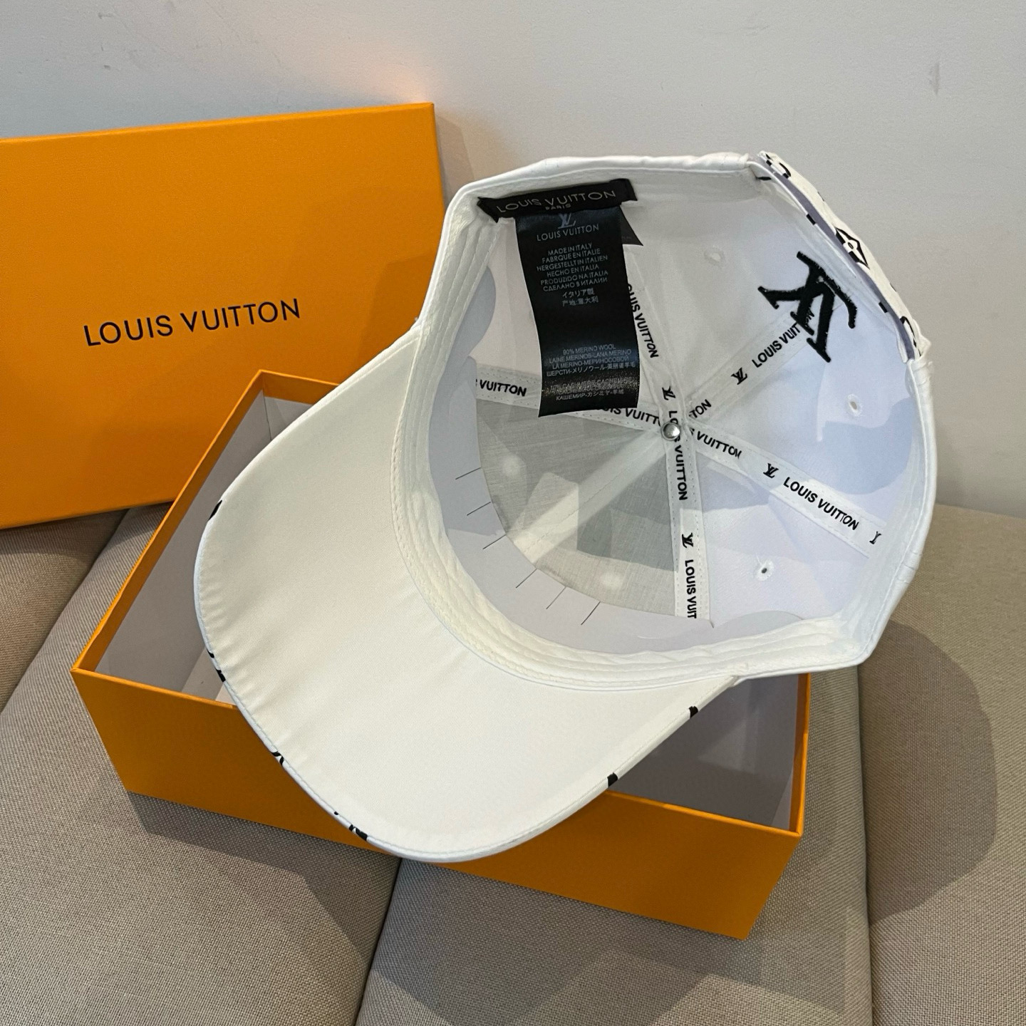 🧢路易威登棒球帽 LouisVuitton😍新款LV棒球帽，重工打造♥️高端大气，百搭款🤗男女通用！跑量