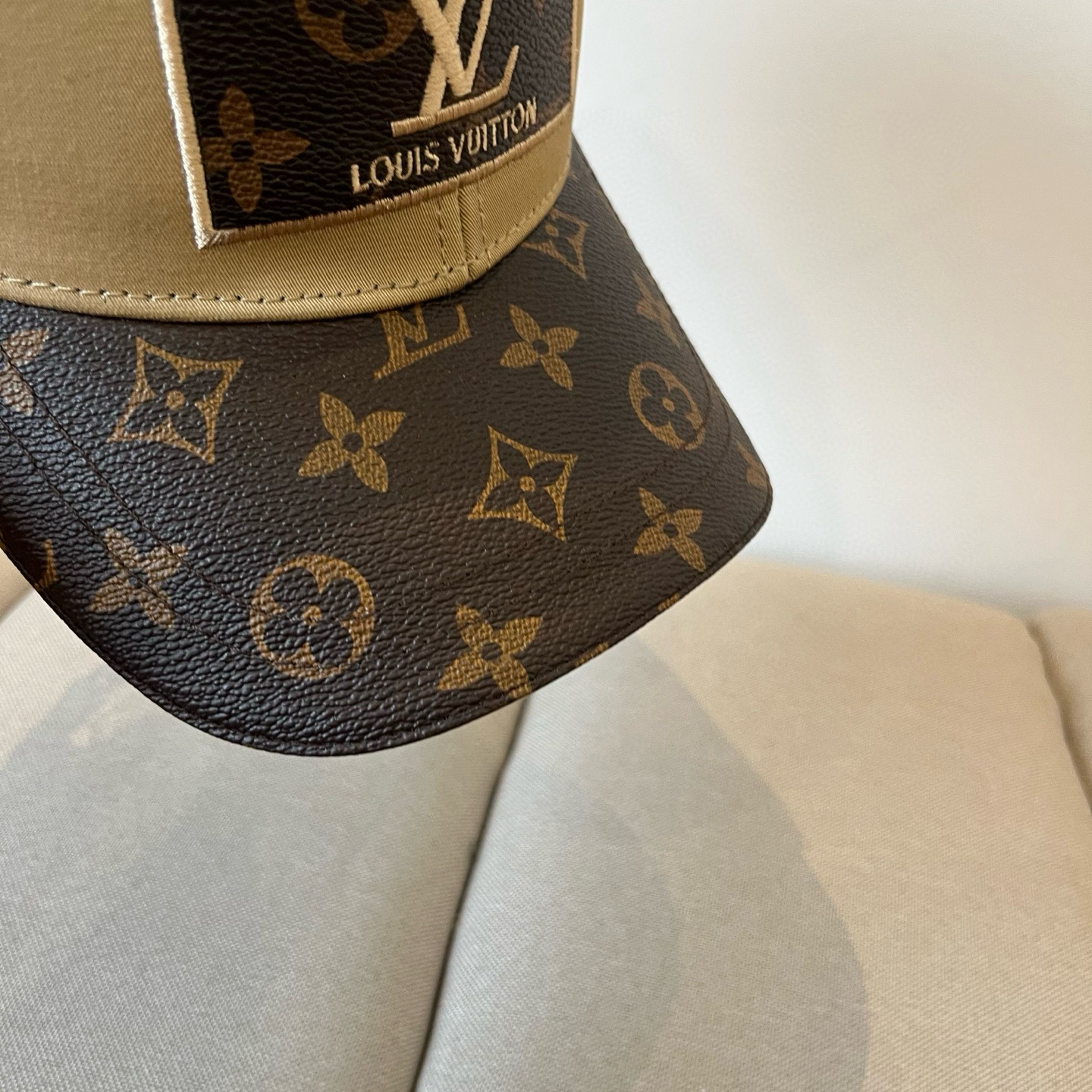 🧢路易威登棒球帽 LouisVuitton😍新款LV棒球帽，重工打造♥️高端大气，百搭款🤗男女通用！跑量