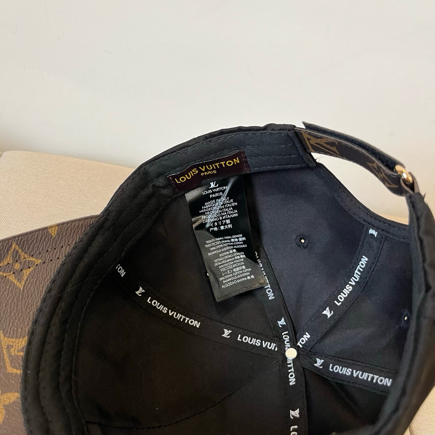 🧢路易威登棒球帽 LouisVuitton😍新款LV棒球帽，重工打造♥️高端大气，百搭款🤗男女通用！跑量