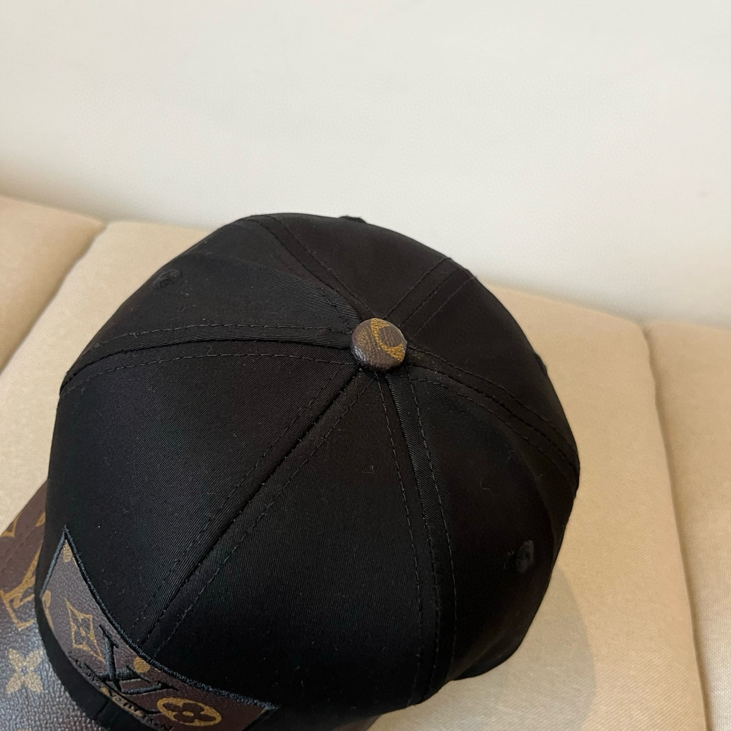 🧢路易威登棒球帽 LouisVuitton😍新款LV棒球帽，重工打造♥️高端大气，百搭款🤗男女通用！跑量