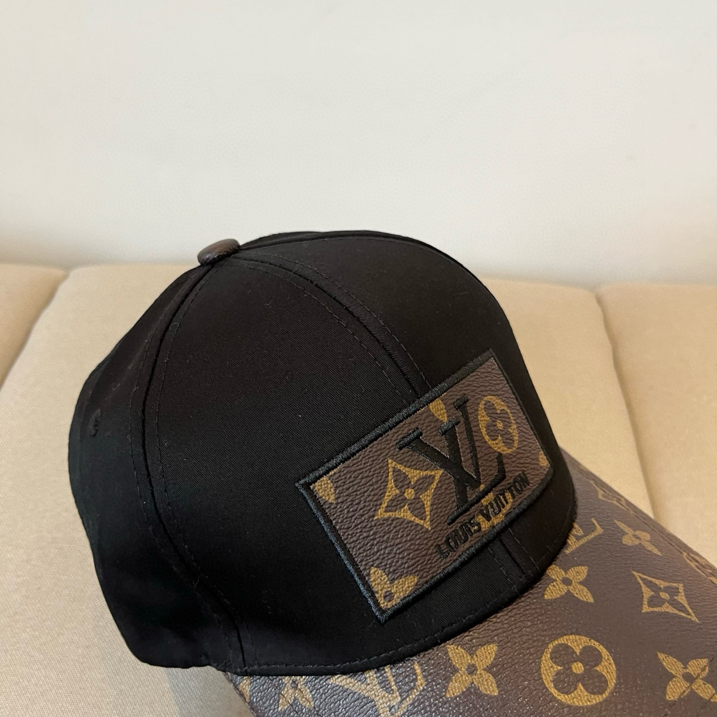 🧢路易威登棒球帽 LouisVuitton😍新款LV棒球帽，重工打造♥️高端大气，百搭款🤗男女通用！跑量