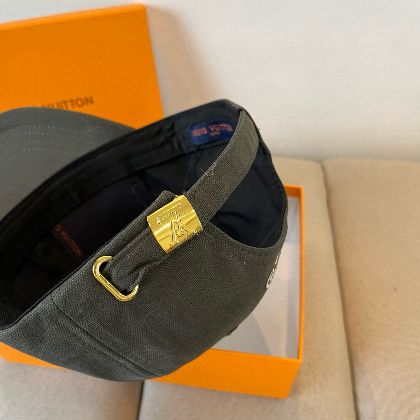 🧢路易威登棒球帽 LouisVuitton😍新款LV棒球帽，重工打造♥️高端大气，百搭款🤗男女通用！跑量