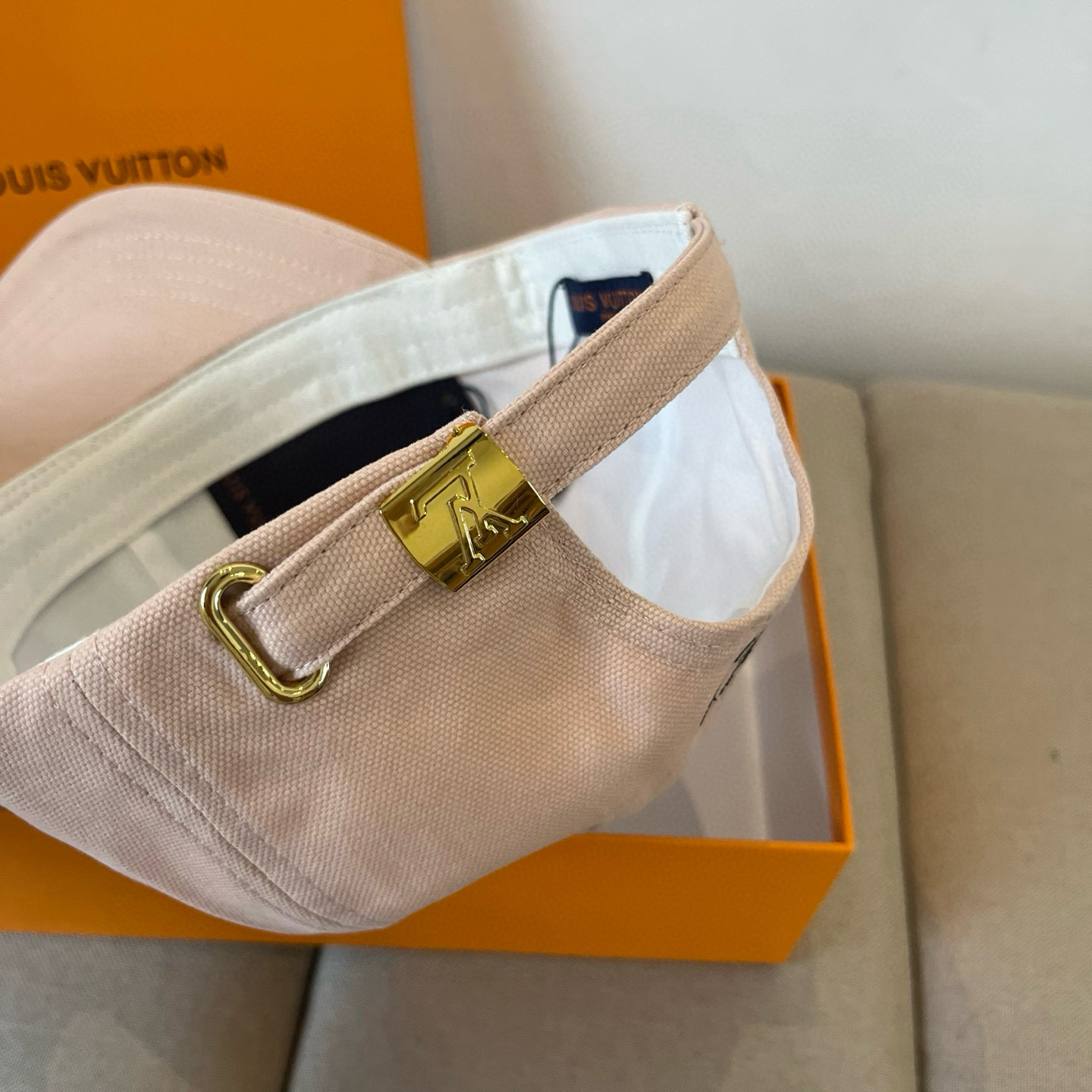 🧢路易威登棒球帽 LouisVuitton😍新款LV棒球帽，重工打造♥️高端大气，百搭款🤗男女通用！跑量