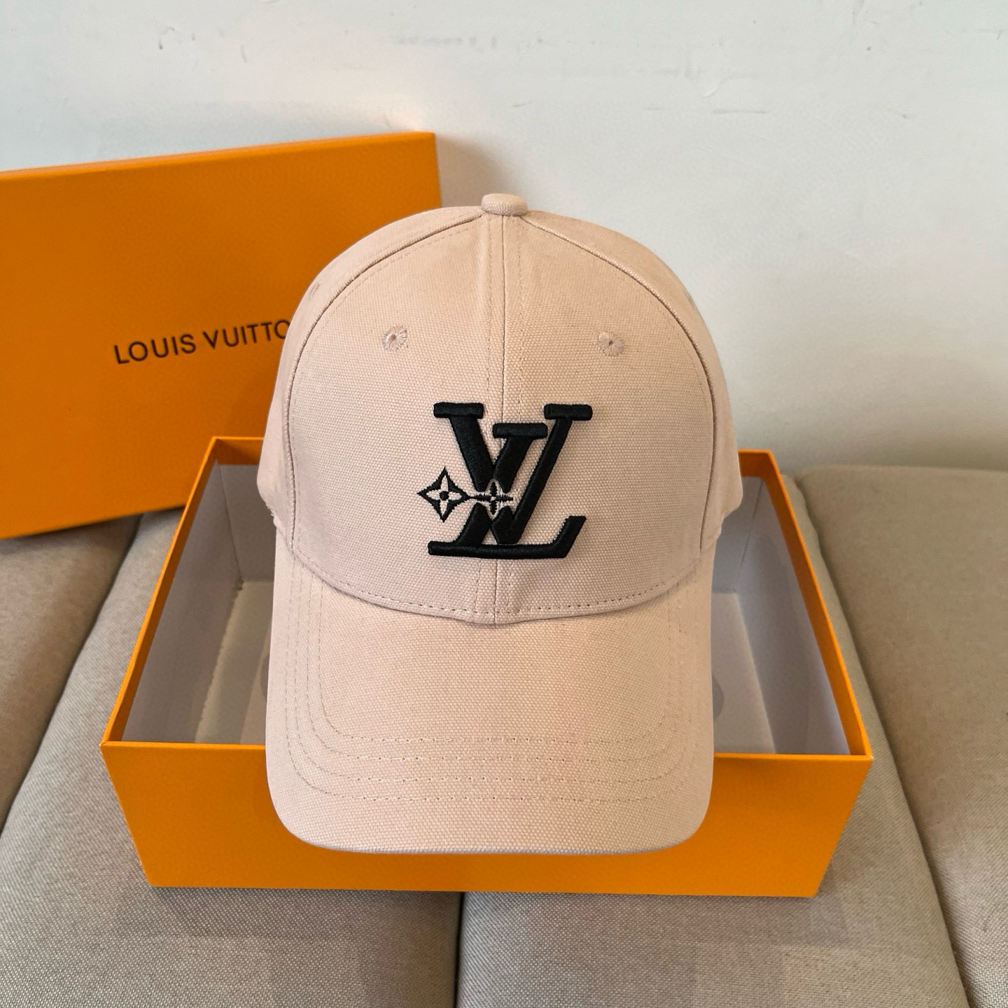 🧢路易威登棒球帽 LouisVuitton😍新款LV棒球帽，重工打造♥️高端大气，百搭款🤗男女通用！跑量