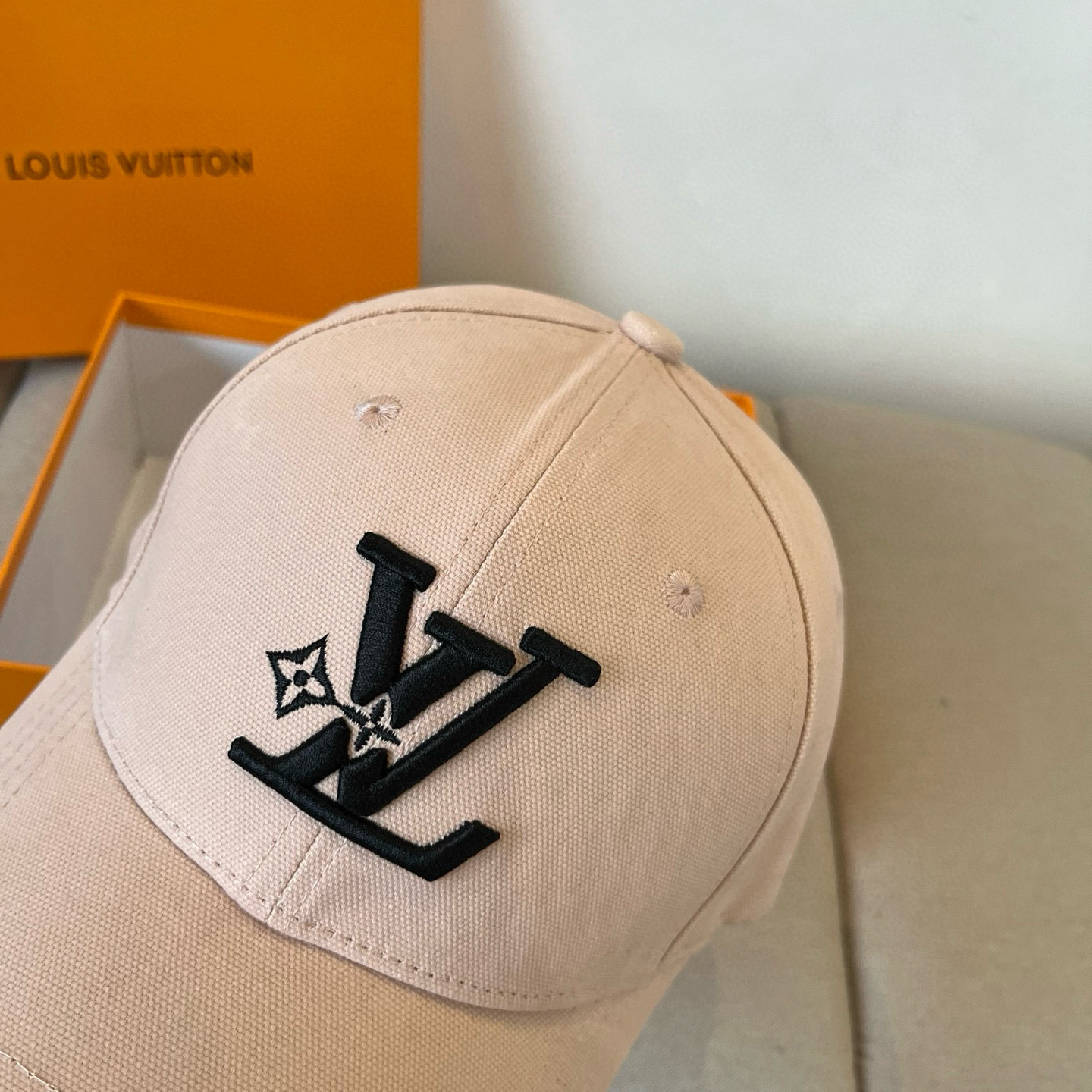 🧢路易威登棒球帽 LouisVuitton😍新款LV棒球帽，重工打造♥️高端大气，百搭款🤗男女通用！跑量