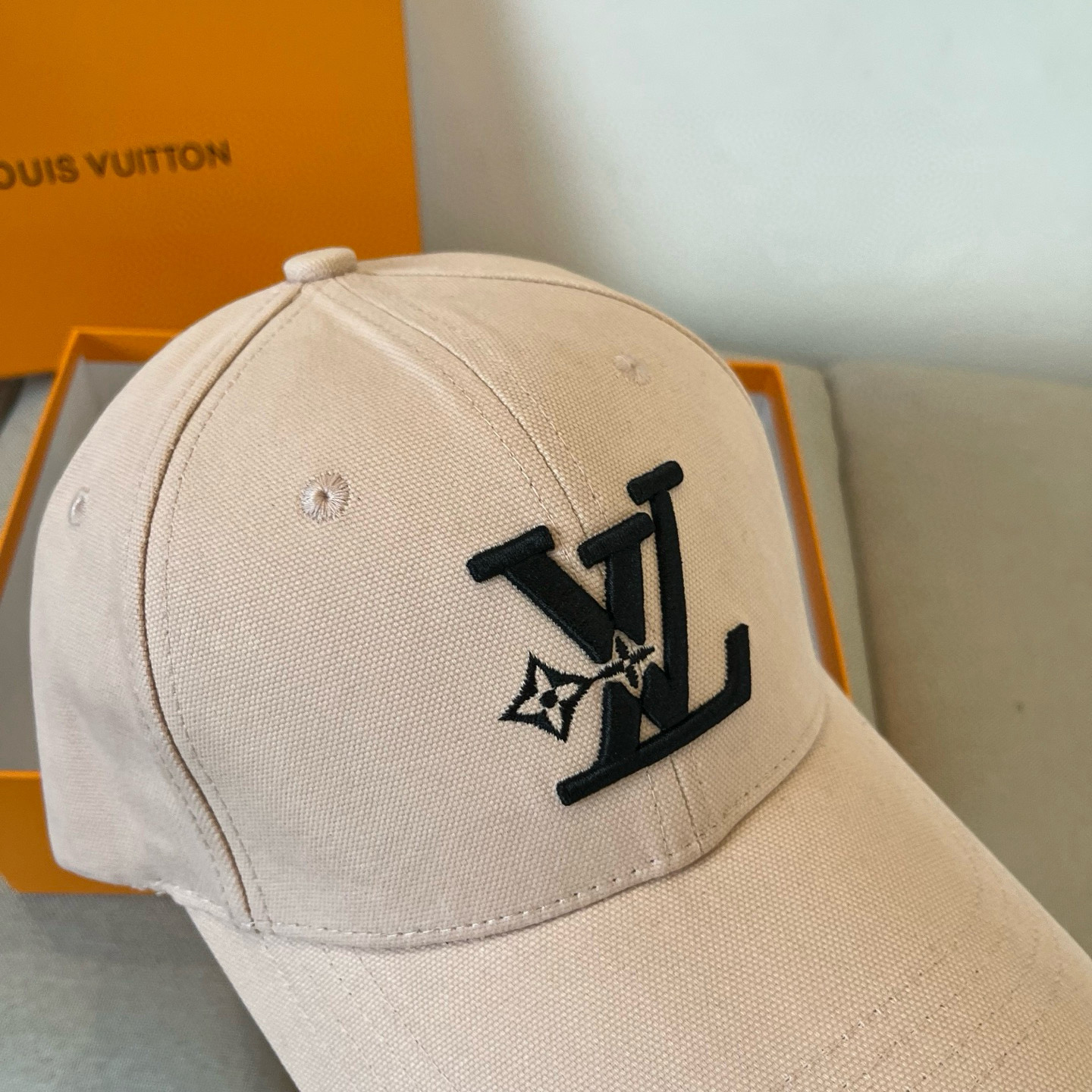 🧢路易威登棒球帽 LouisVuitton😍新款LV棒球帽，重工打造♥️高端大气，百搭款🤗男女通用！跑量