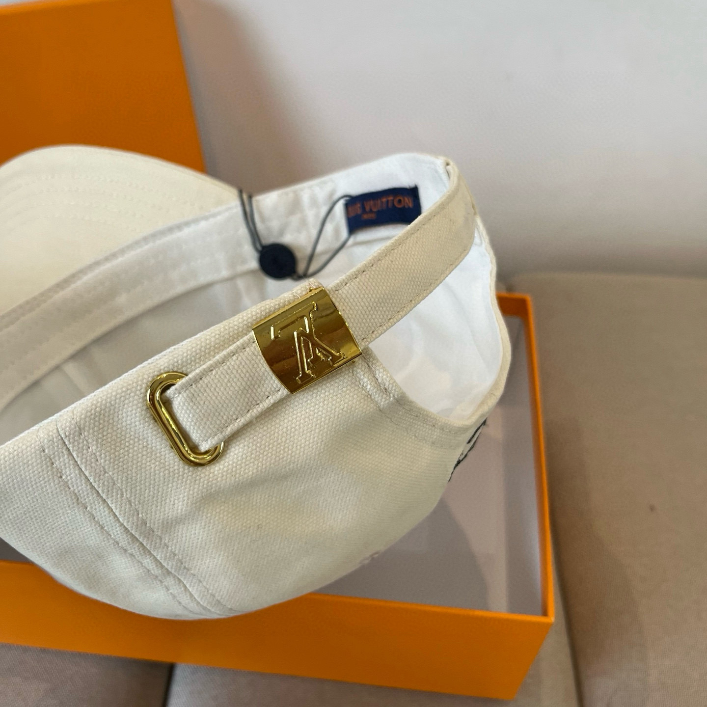 🧢路易威登棒球帽 LouisVuitton😍新款LV棒球帽，重工打造♥️高端大气，百搭款🤗男女通用！跑量