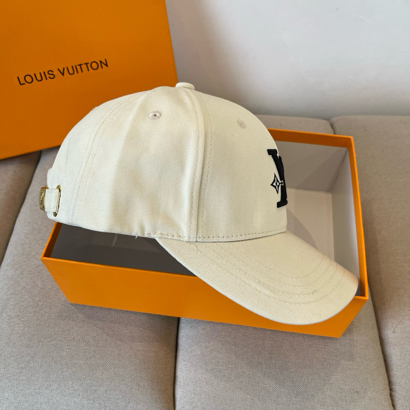 🧢路易威登棒球帽 LouisVuitton😍新款LV棒球帽，重工打造♥️高端大气，百搭款🤗男女通用！跑量