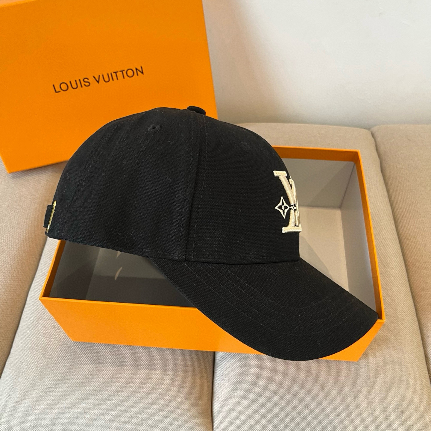 🧢路易威登棒球帽 LouisVuitton😍新款LV棒球帽，重工打造♥️高端大气，百搭款🤗男女通用！跑量