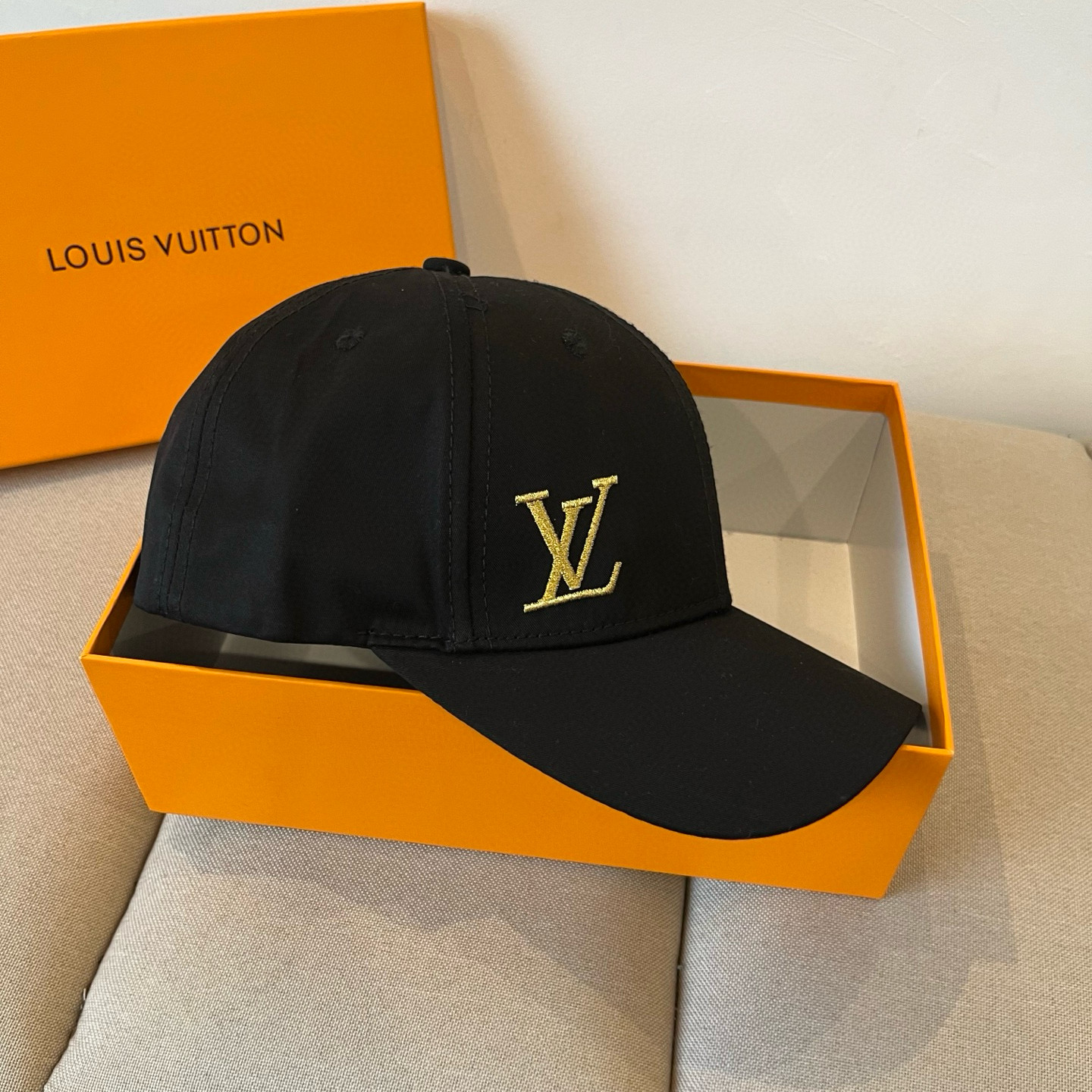 🧢路易威登棒球帽 LouisVuitton😍新款LV棒球帽，重工打造♥️高端大气，百搭款🤗男女通用！跑量