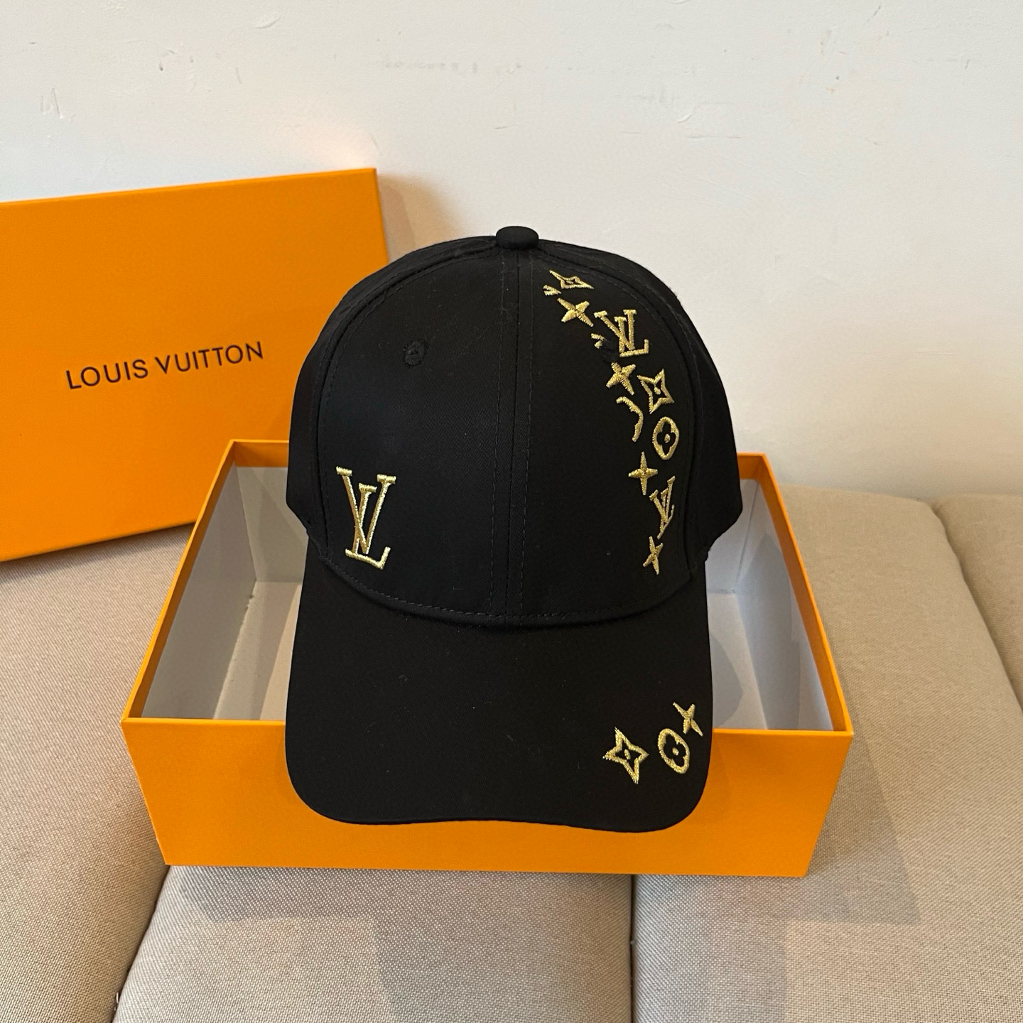 NO:350971,Louis Vuitton Baseball Cap Louis Vuitton's new LV baseball cap, heavy industry creates high-end and atmospheric, versatile and universal for both men and women!  Run volume!  hat straw hat fisherman hat baseball hat, hat, louis vuitton, louis vuitton, louis vuitton, espadrilles, hats路易威登棒球帽 LouisVuitton新款LV棒球帽,重工打造高端大气,百搭款男女通用！跑量！帽子草帽渔夫帽棒球帽,帽子,louis vuitton,louis vuitton,louis vuitton,espadrilles,hats,hat
