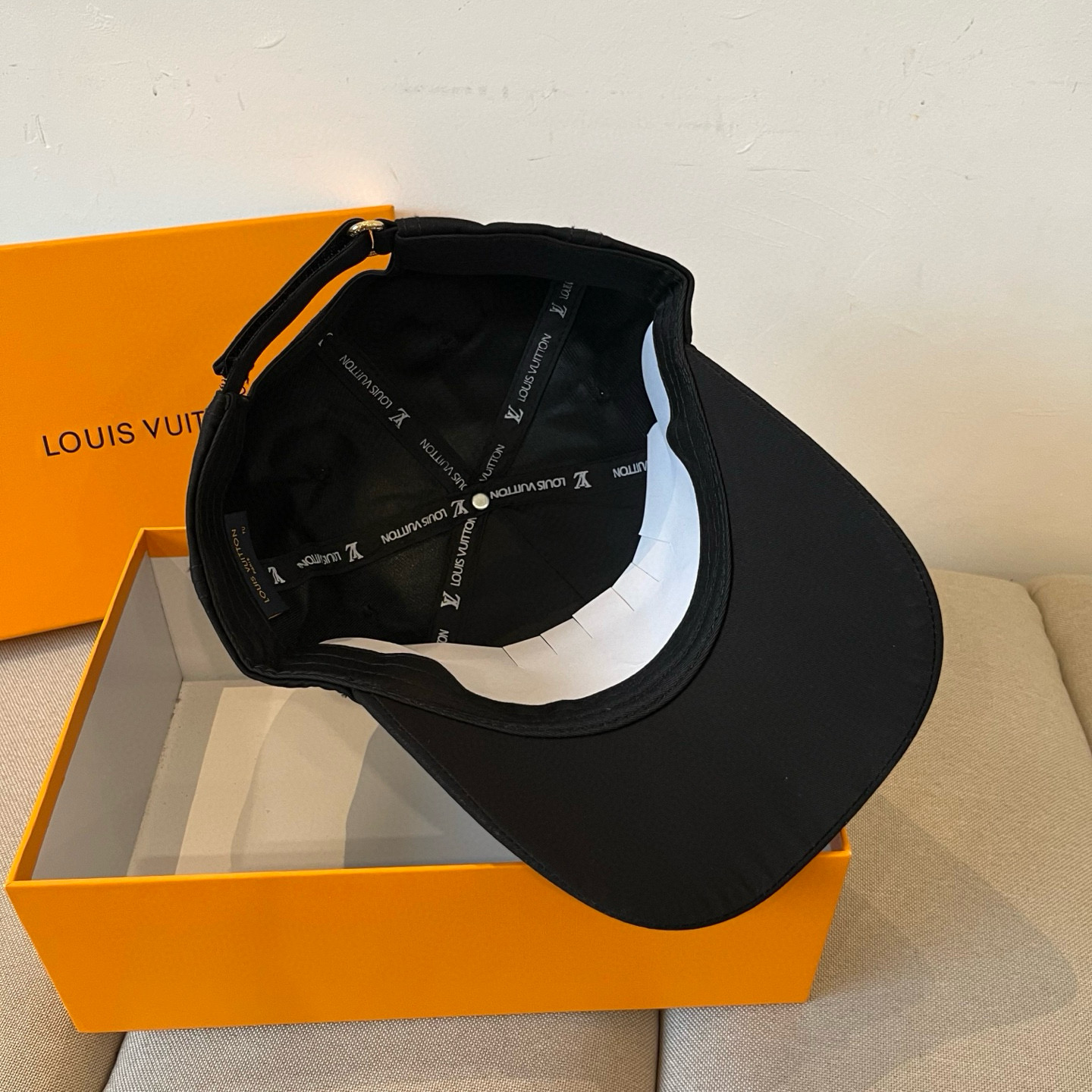 🧢路易威登棒球帽 LouisVuitton😍新款LV棒球帽，重工打造♥️高端大气，百搭款🤗男女通用！跑量