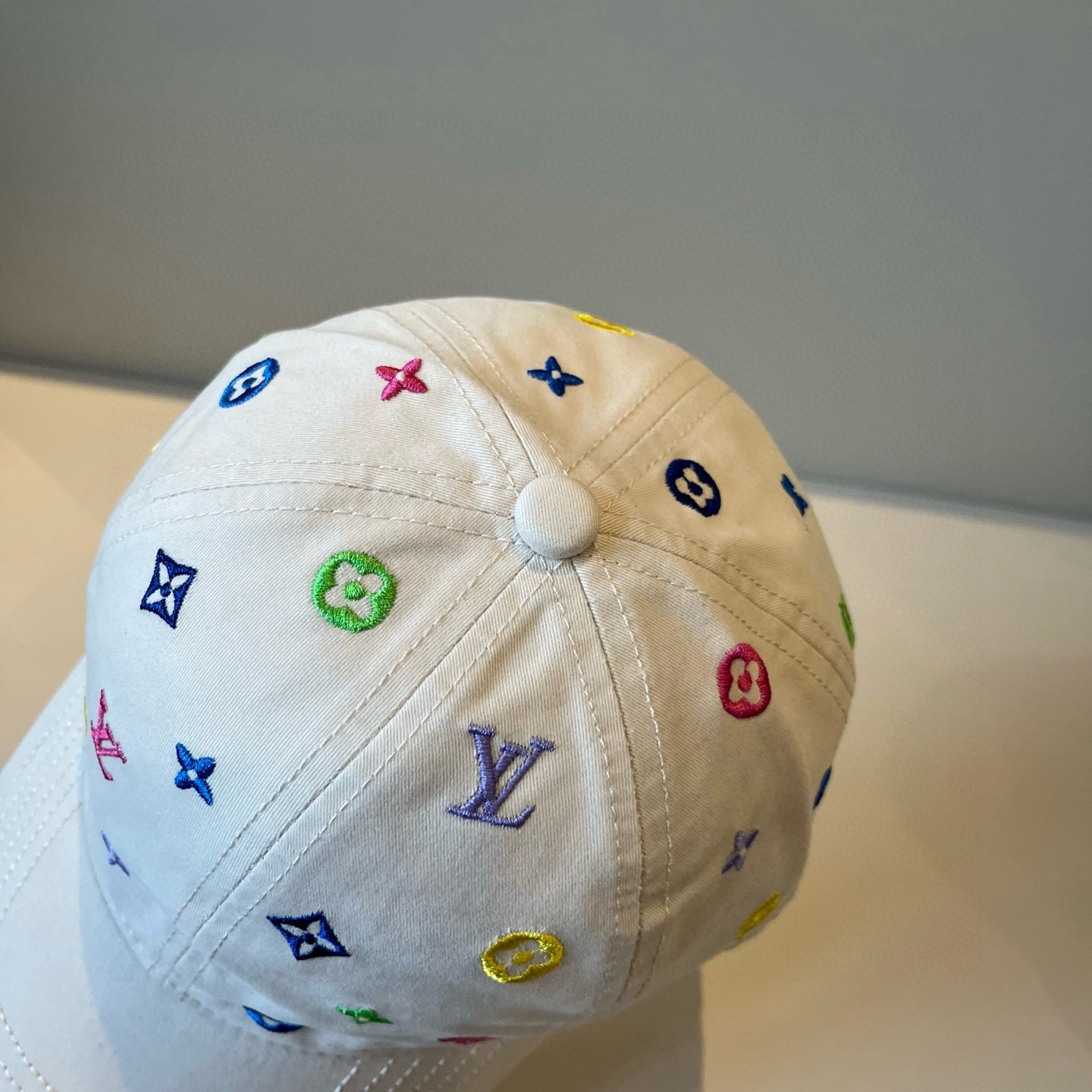 🧢路易威登棒球帽 LouisVuitton😍新款LV棒球帽，重工打造♥️高端大气，百搭款🤗男女通用！跑量