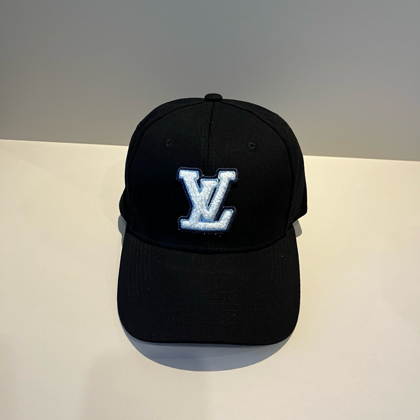 🧢路易威登棒球帽 LouisVuitton😍新款LV棒球帽，重工打造♥️高端大气，百搭款🤗男女通用！跑量