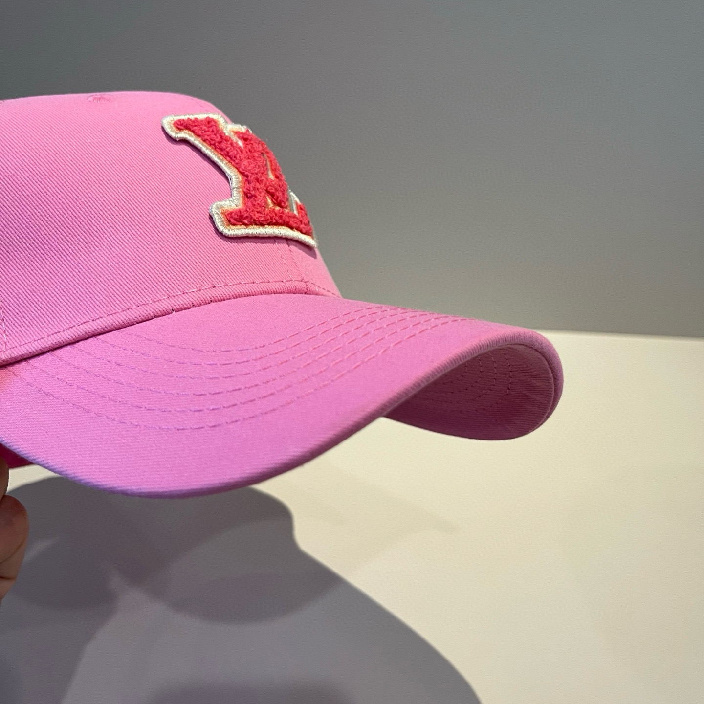 🧢路易威登棒球帽 LouisVuitton😍新款LV棒球帽，重工打造♥️高端大气，百搭款🤗男女通用！跑量