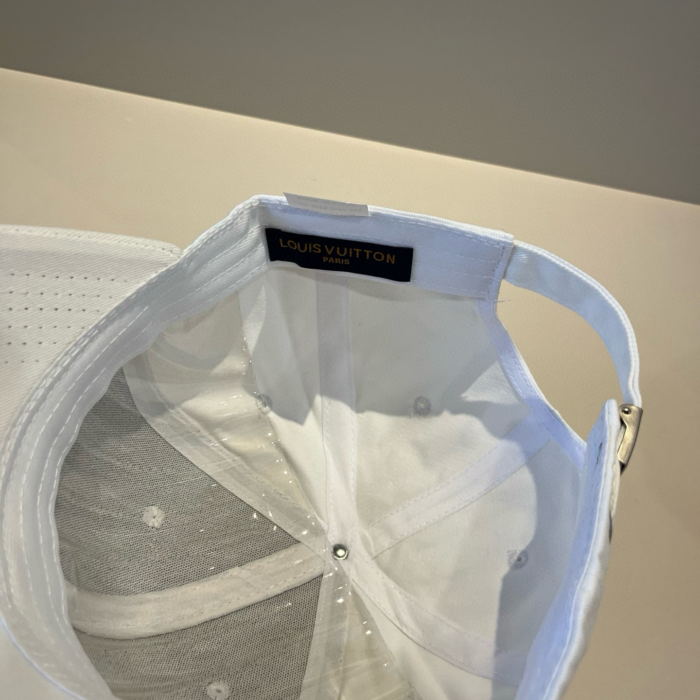 🧢路易威登棒球帽 LouisVuitton😍新款LV棒球帽，重工打造♥️高端大气，百搭款🤗男女通用！跑量