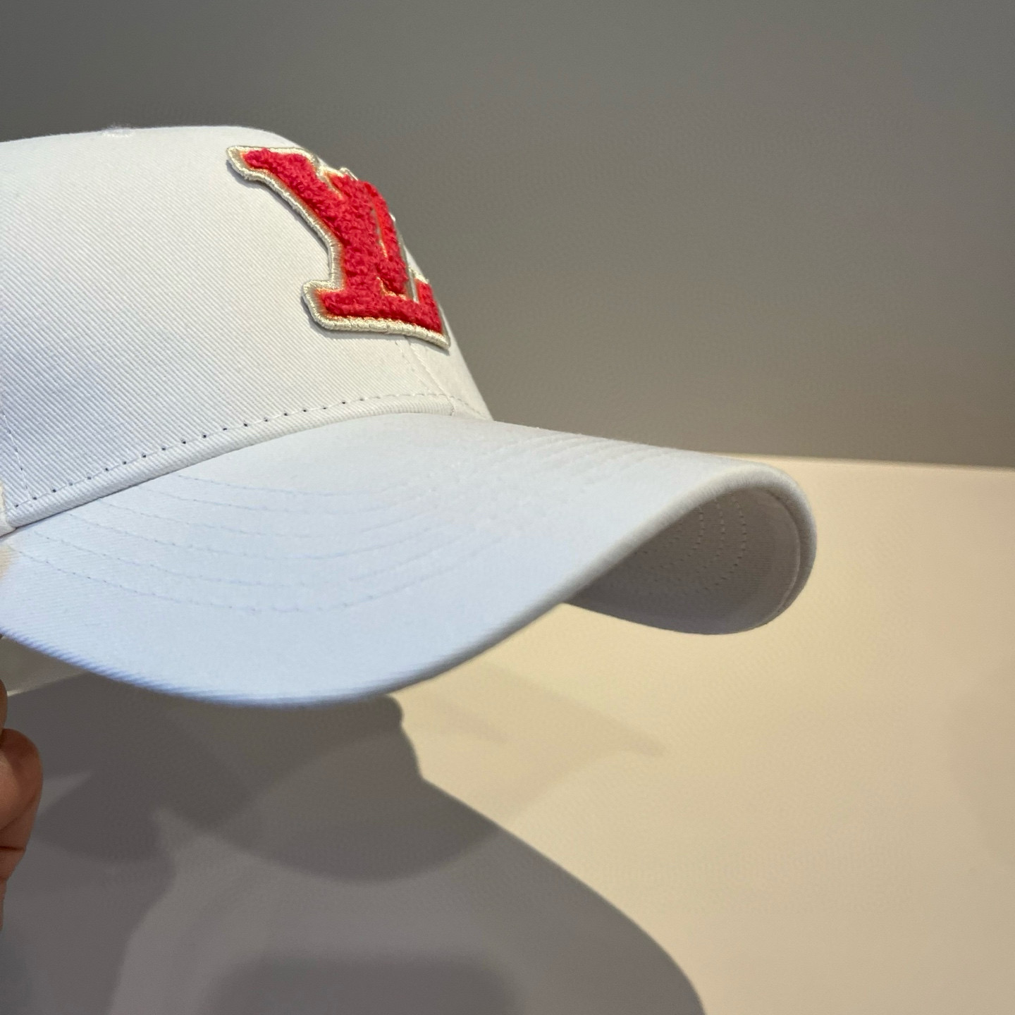 🧢路易威登棒球帽 LouisVuitton😍新款LV棒球帽，重工打造♥️高端大气，百搭款🤗男女通用！跑量