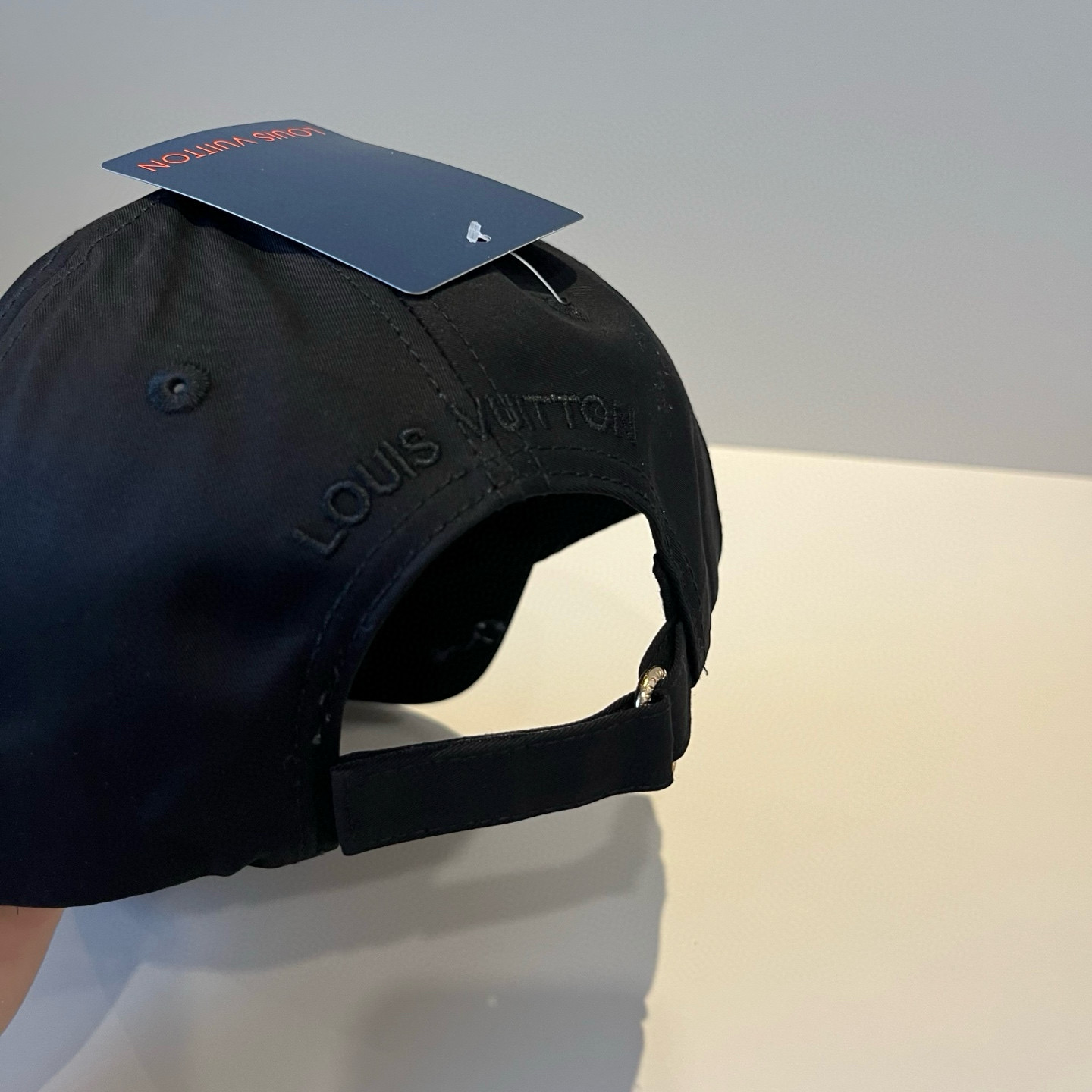 🧢路易威登棒球帽 LouisVuitton😍新款LV棒球帽，重工打造♥️高端大气，百搭款🤗男女通用！跑量