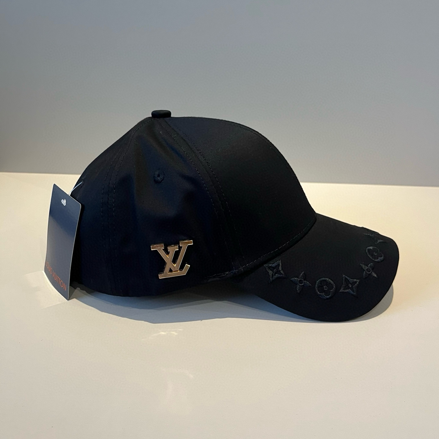 🧢路易威登棒球帽 LouisVuitton😍新款LV棒球帽，重工打造♥️高端大气，百搭款🤗男女通用！跑量