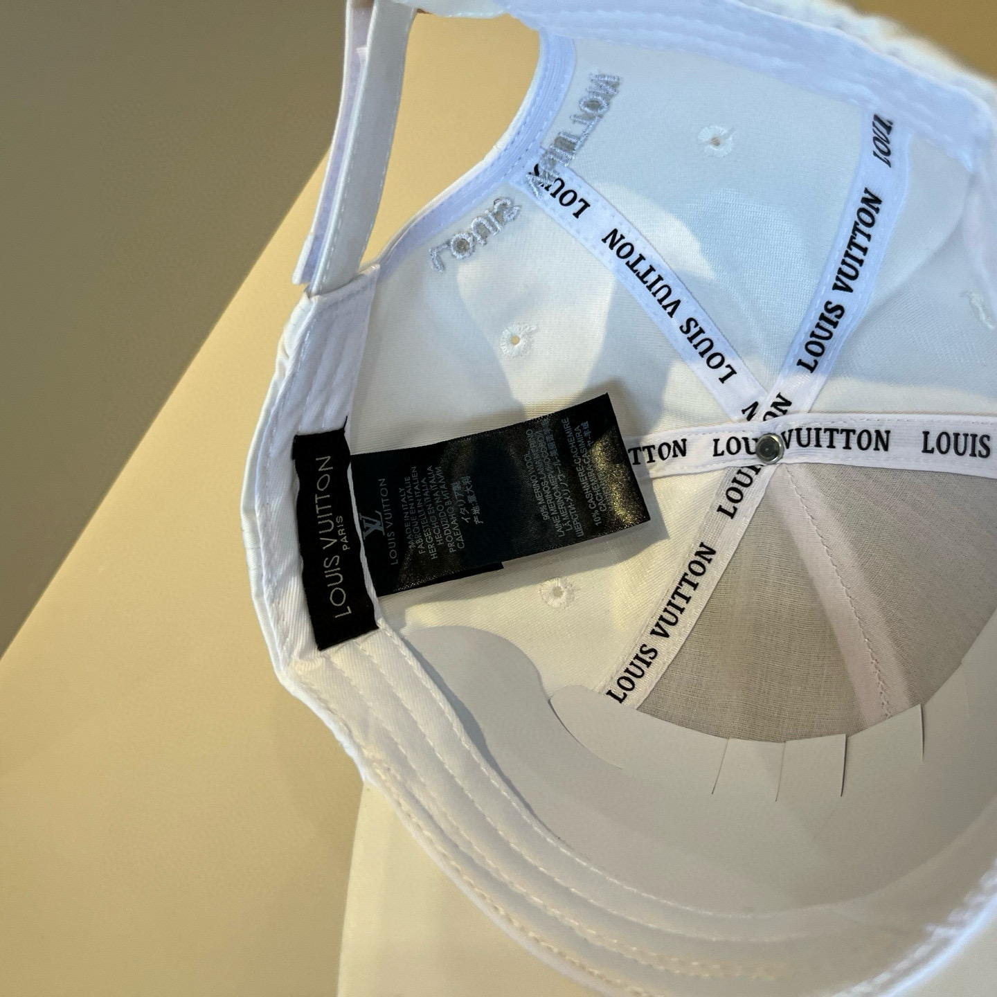 🧢路易威登棒球帽 LouisVuitton😍新款LV棒球帽，重工打造♥️高端大气，百搭款🤗男女通用！跑量