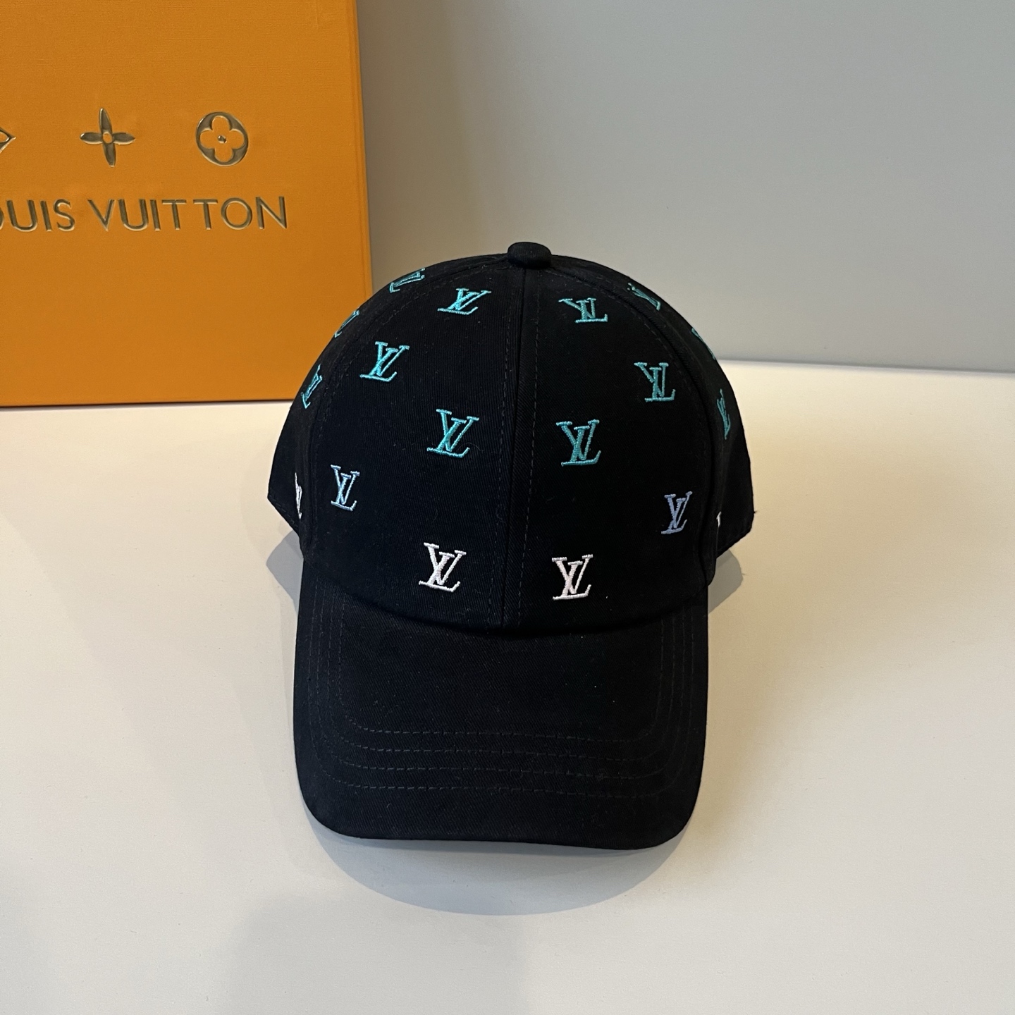 🧢路易威登棒球帽 LouisVuitton😍新款LV棒球帽，重工打造♥️高端大气，百搭款🤗男女通用！跑量