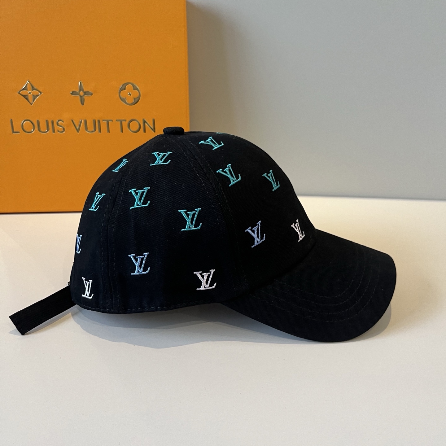 🧢路易威登棒球帽 LouisVuitton😍新款LV棒球帽，重工打造♥️高端大气，百搭款🤗男女通用！跑量