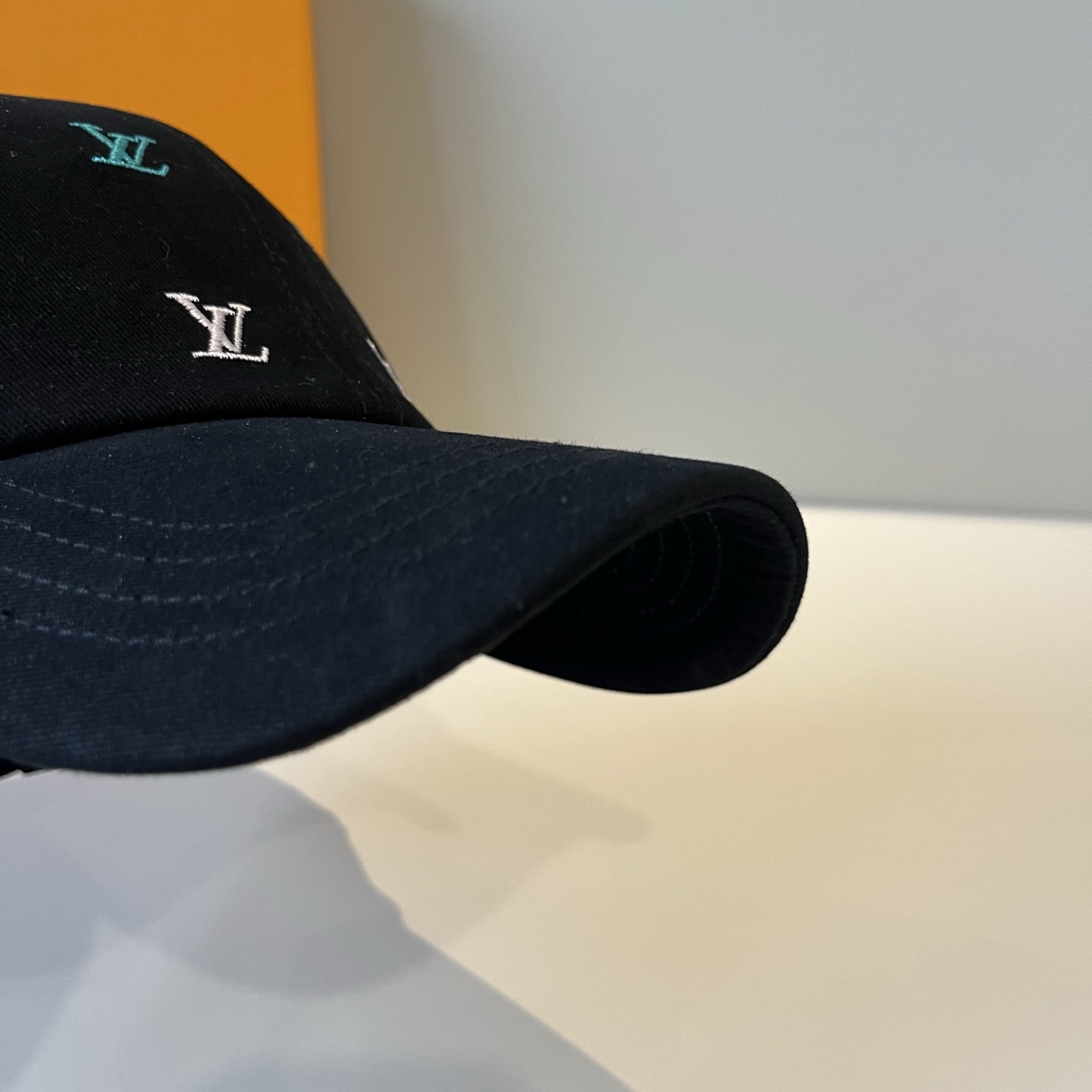 🧢路易威登棒球帽 LouisVuitton😍新款LV棒球帽，重工打造♥️高端大气，百搭款🤗男女通用！跑量