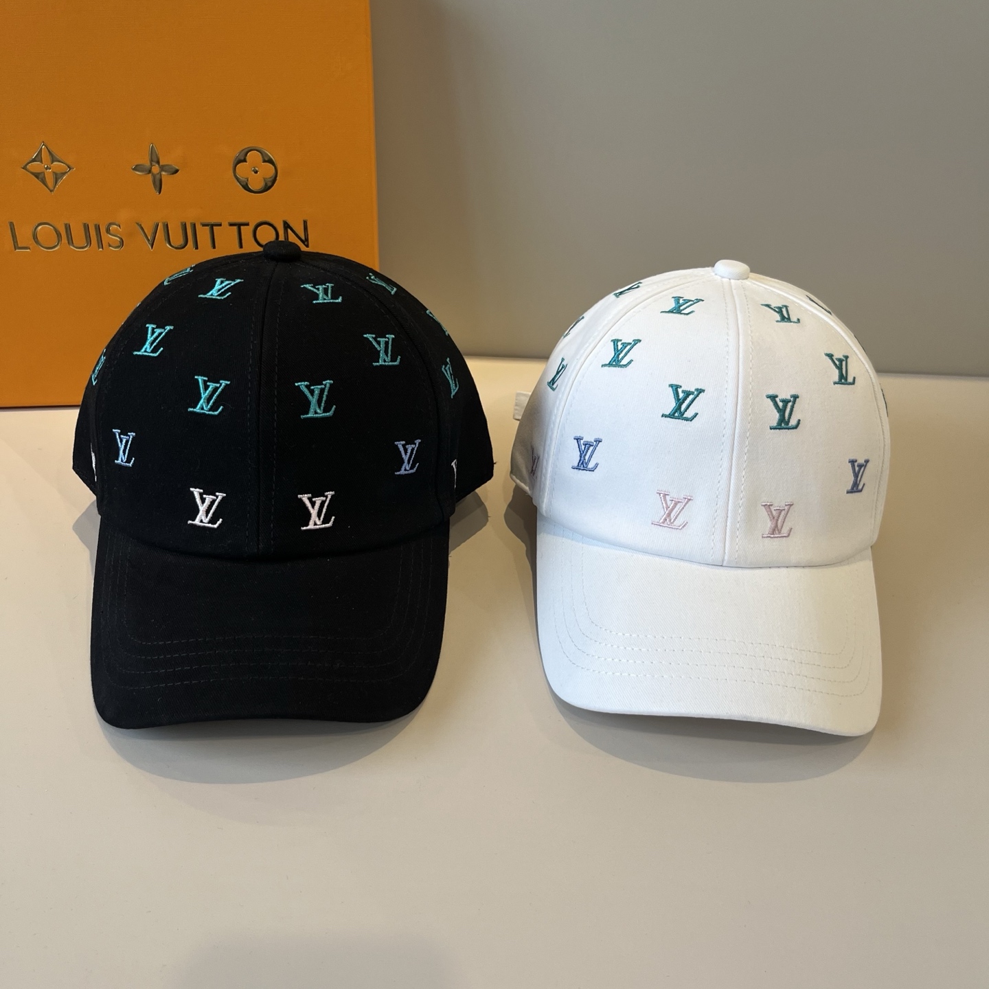 🧢路易威登棒球帽 LouisVuitton😍新款LV棒球帽，重工打造♥️高端大气，百搭款🤗男女通用！跑量