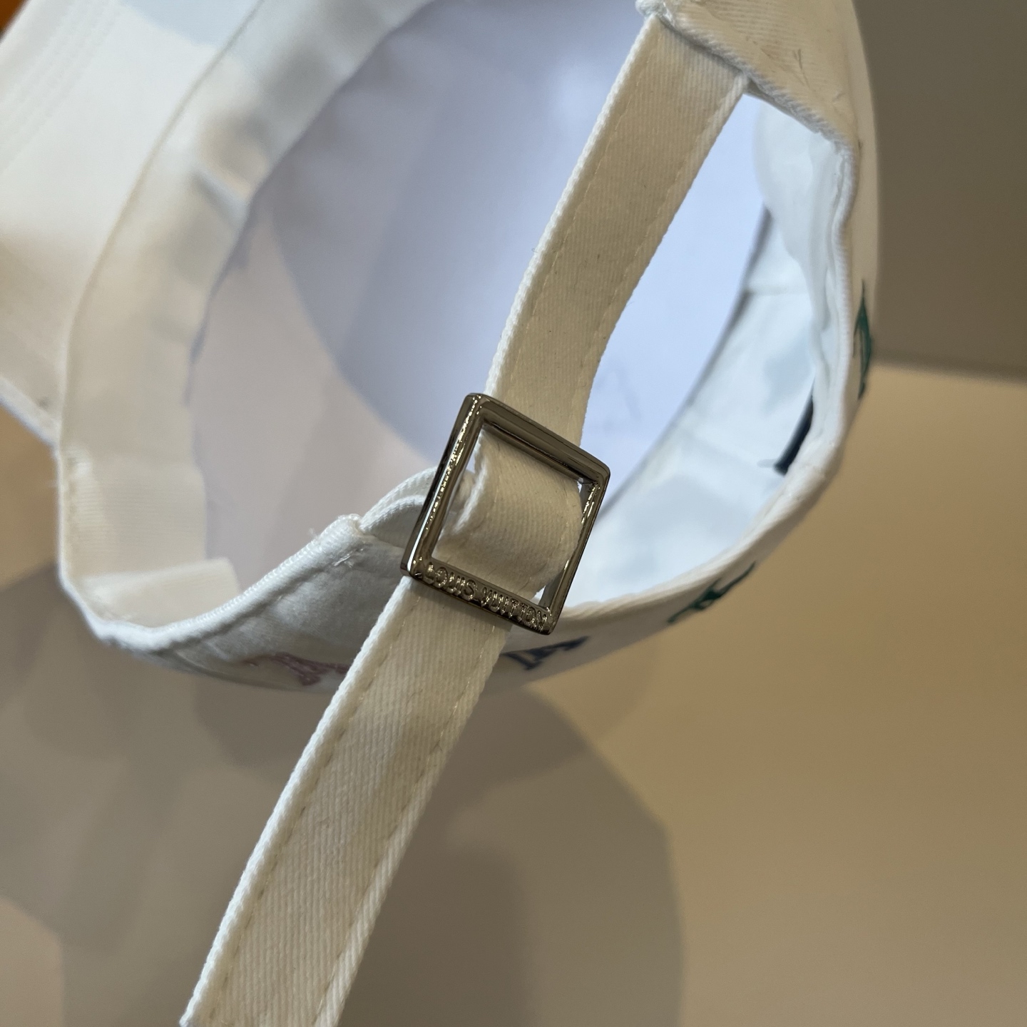 🧢路易威登棒球帽 LouisVuitton😍新款LV棒球帽，重工打造♥️高端大气，百搭款🤗男女通用！跑量