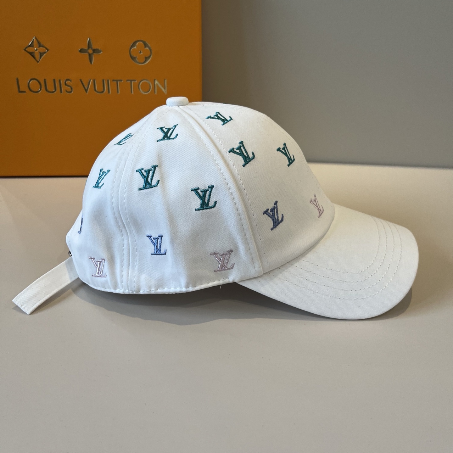 🧢路易威登棒球帽 LouisVuitton😍新款LV棒球帽，重工打造♥️高端大气，百搭款🤗男女通用！跑量
